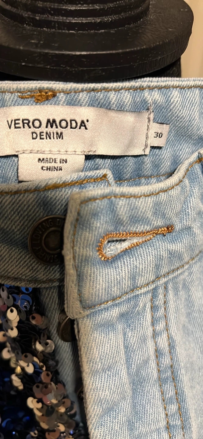 Vero Moda Denim Sequin Shorts Size 30 - photo 3