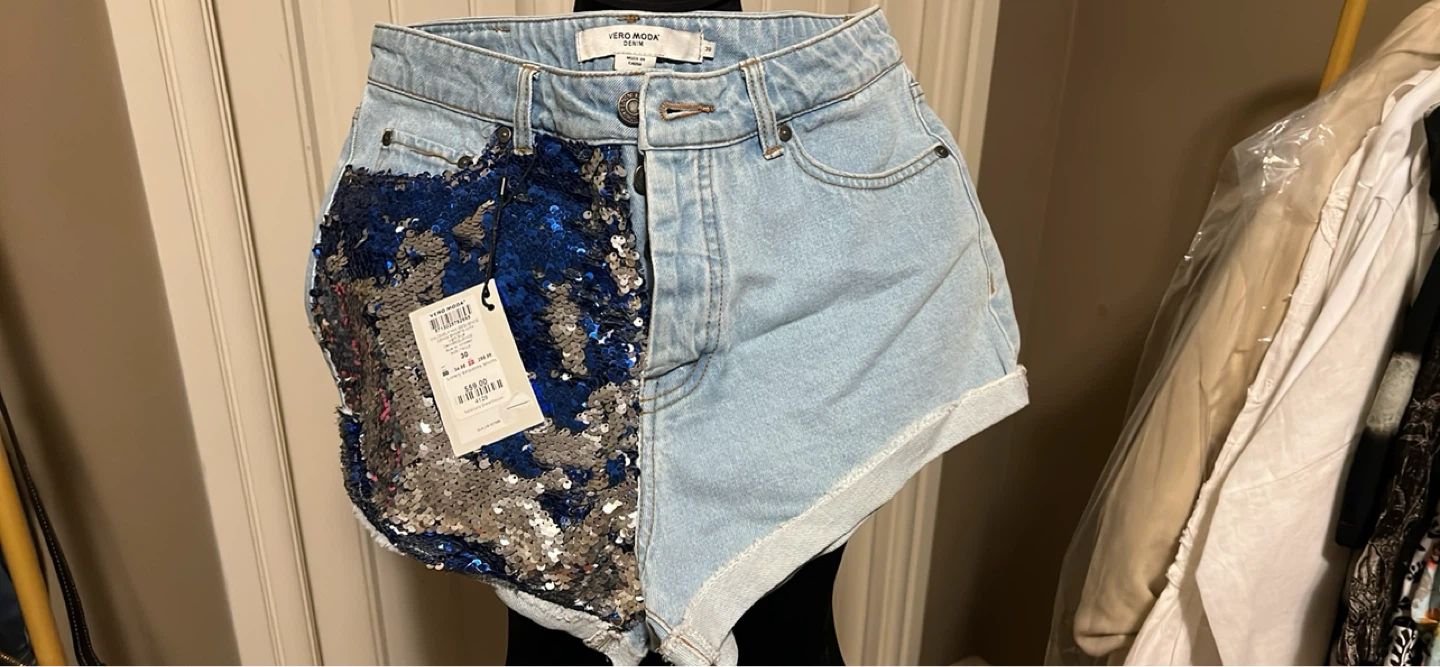Vero Moda Denim Sequin Shorts Size 30 - photo 2