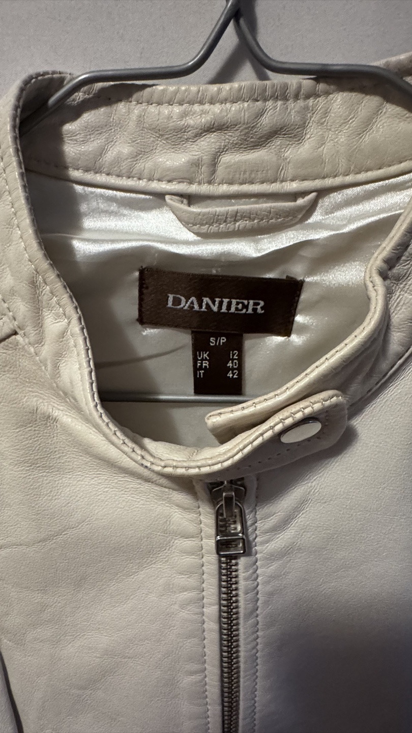 Danier White Leather Jacket Size S/P - photo 2