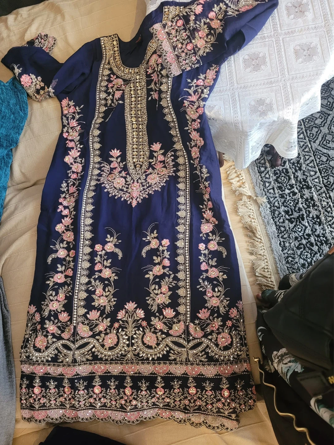 Women's Embroidered Lawn Suit with Dupatta - photo 4