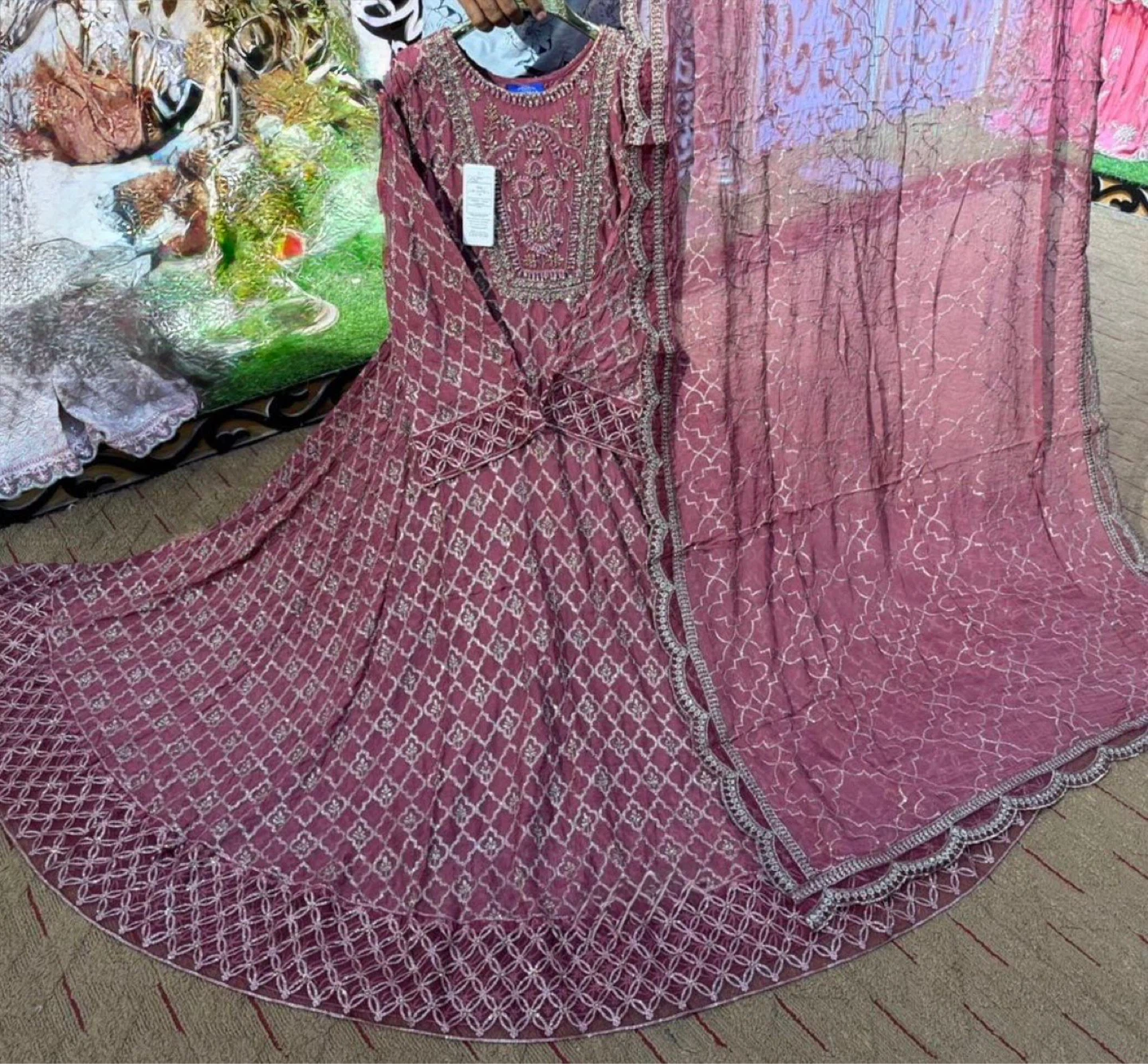 Women's Embroidered Lawn Suit with Dupatta - photo 5