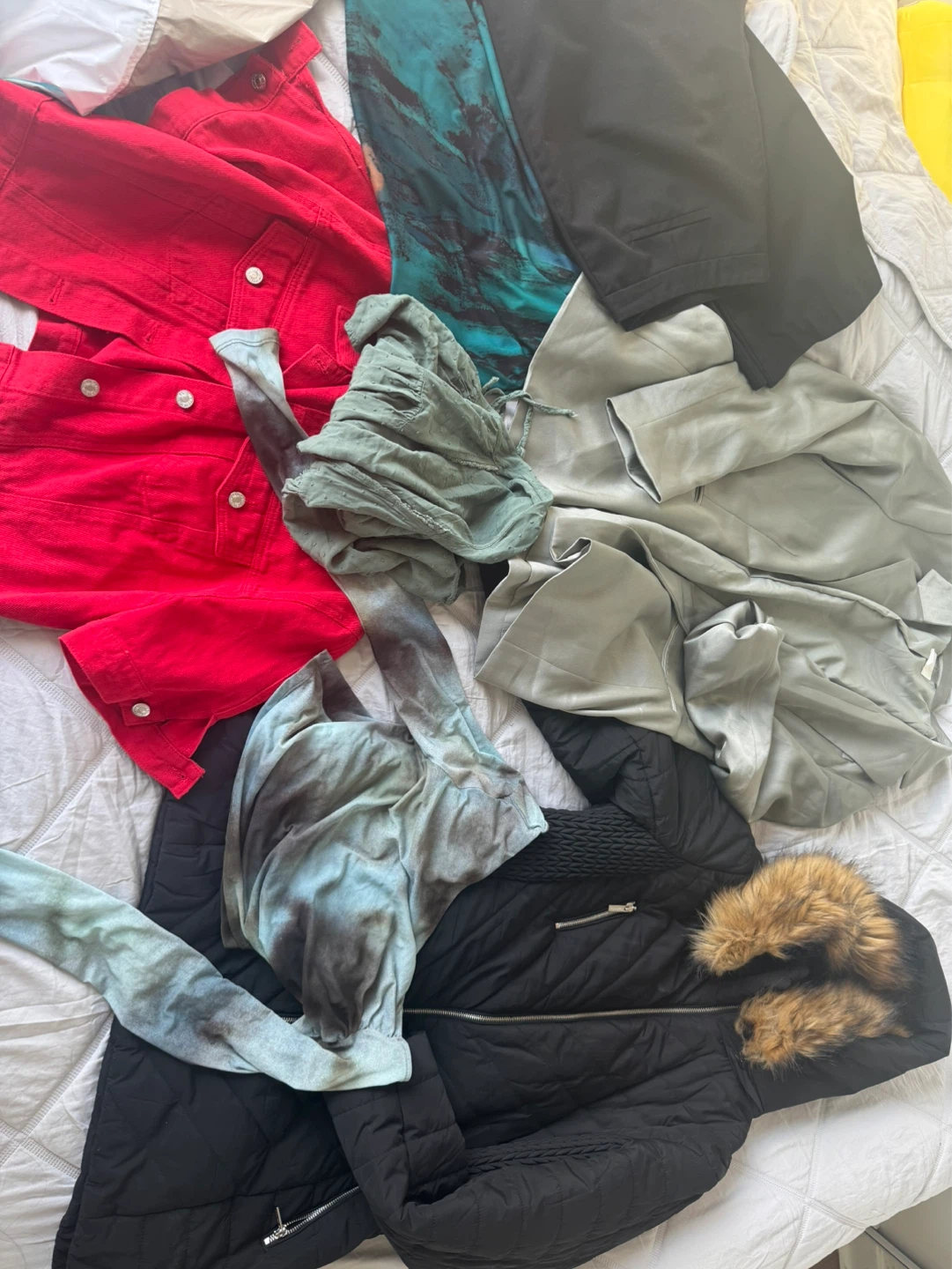 Bundle of women's clothing - photo 2