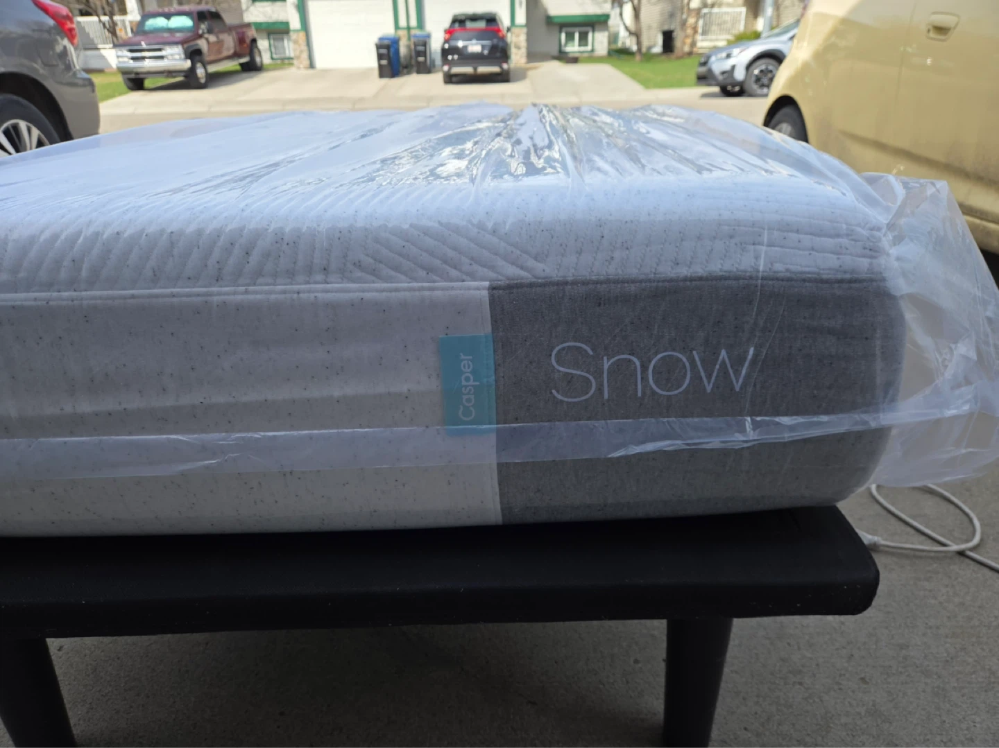 Tempur-Pedic and Casper Snow Mattresses with electric bed frames - photo 4