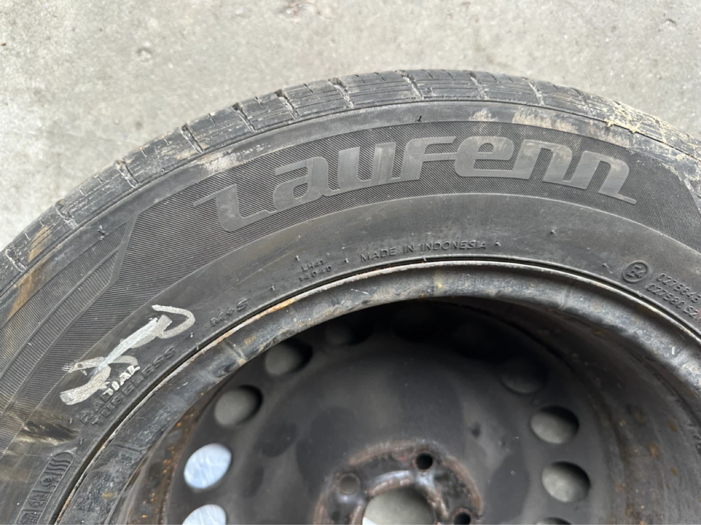 Set of 4- Laufenn 205/60R16 All-Season Tires - photo 5