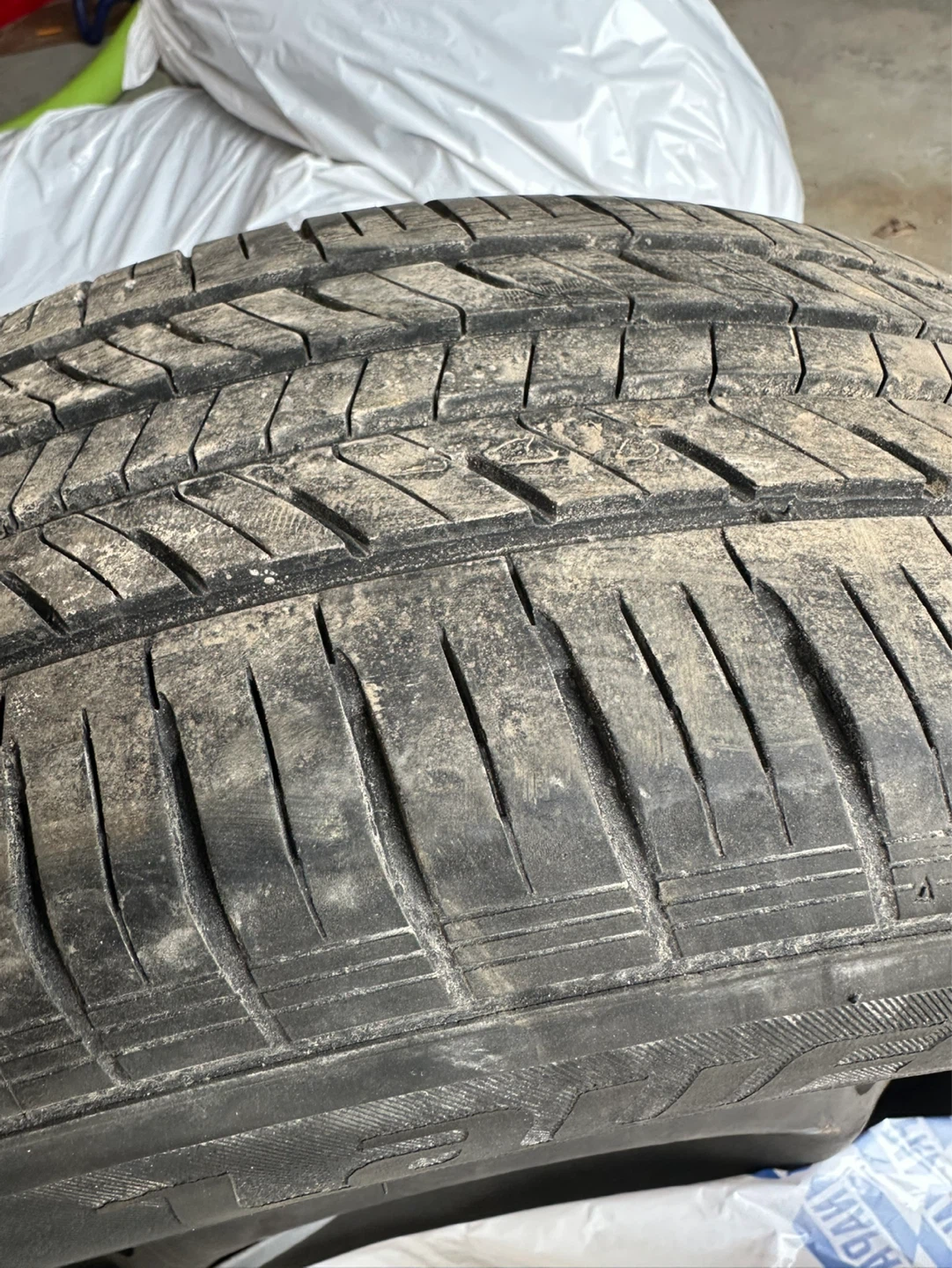 Set of 4- Laufenn 205/60R16 All-Season Tires - photo 3