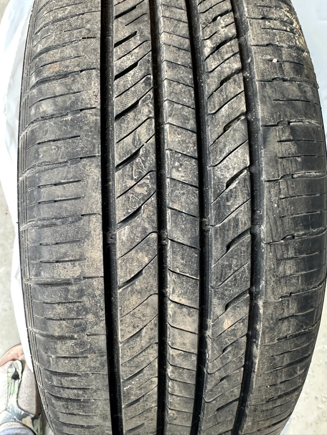 Set of 4- Laufenn 205/60R16 All-Season Tires - photo 2