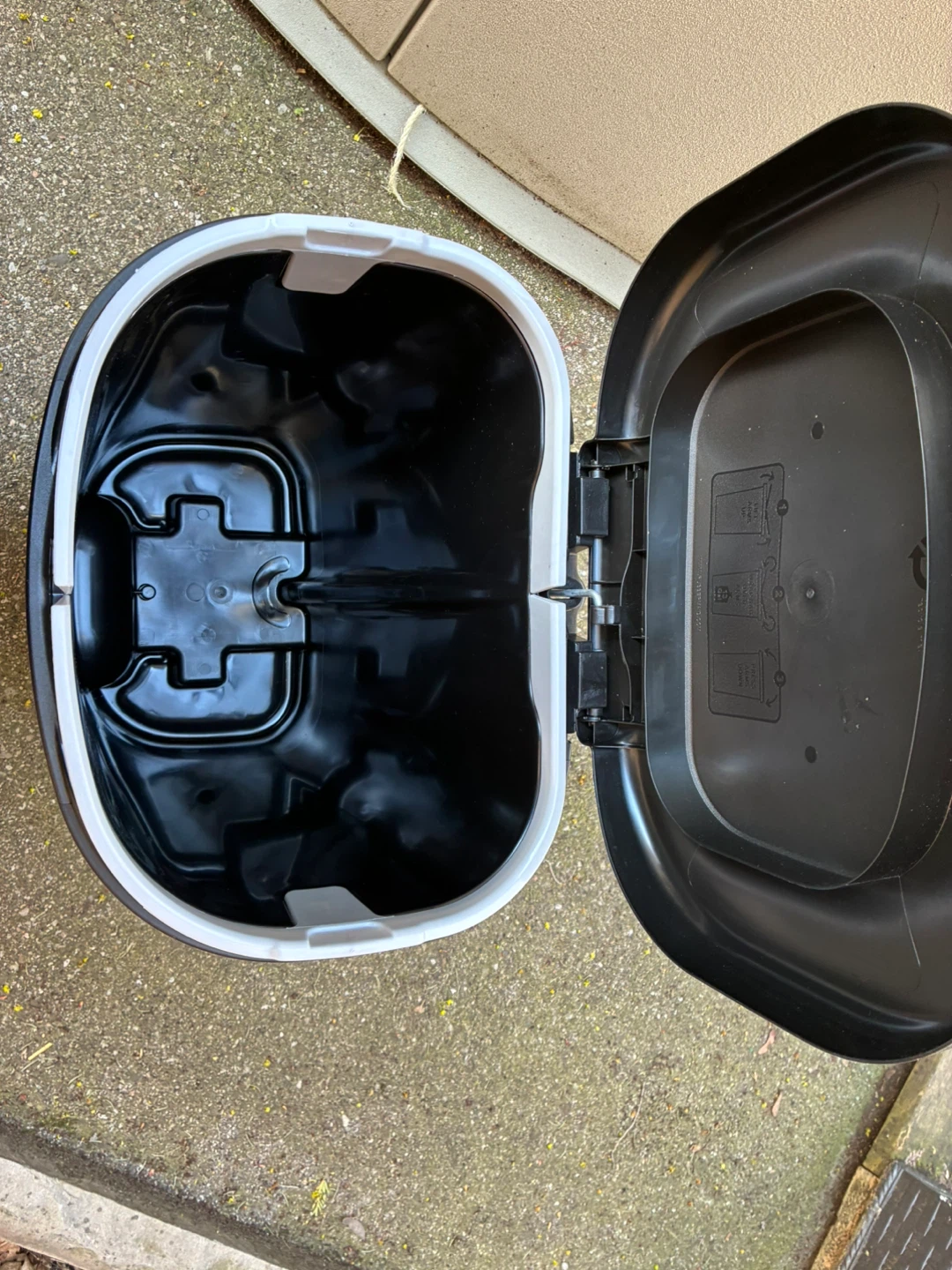 $15 NEW Rubbermaid GARBAGE can Plastic Step-On Wastebasket black - photo 3