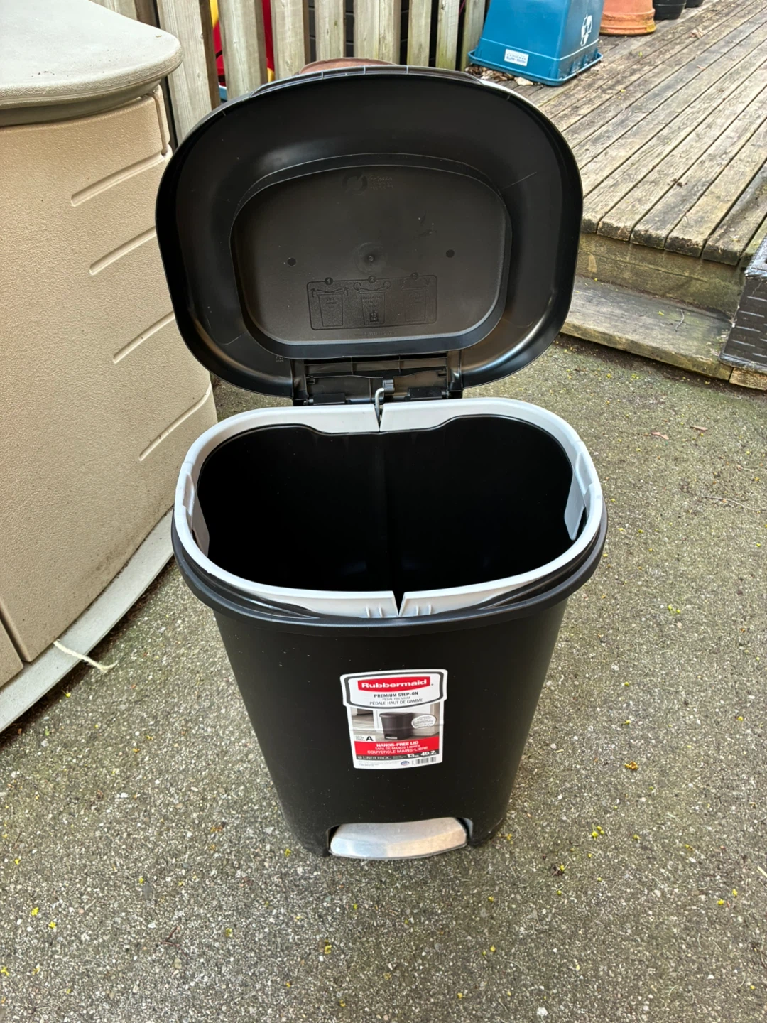 $15 NEW Rubbermaid GARBAGE can Plastic Step-On Wastebasket black - photo 4