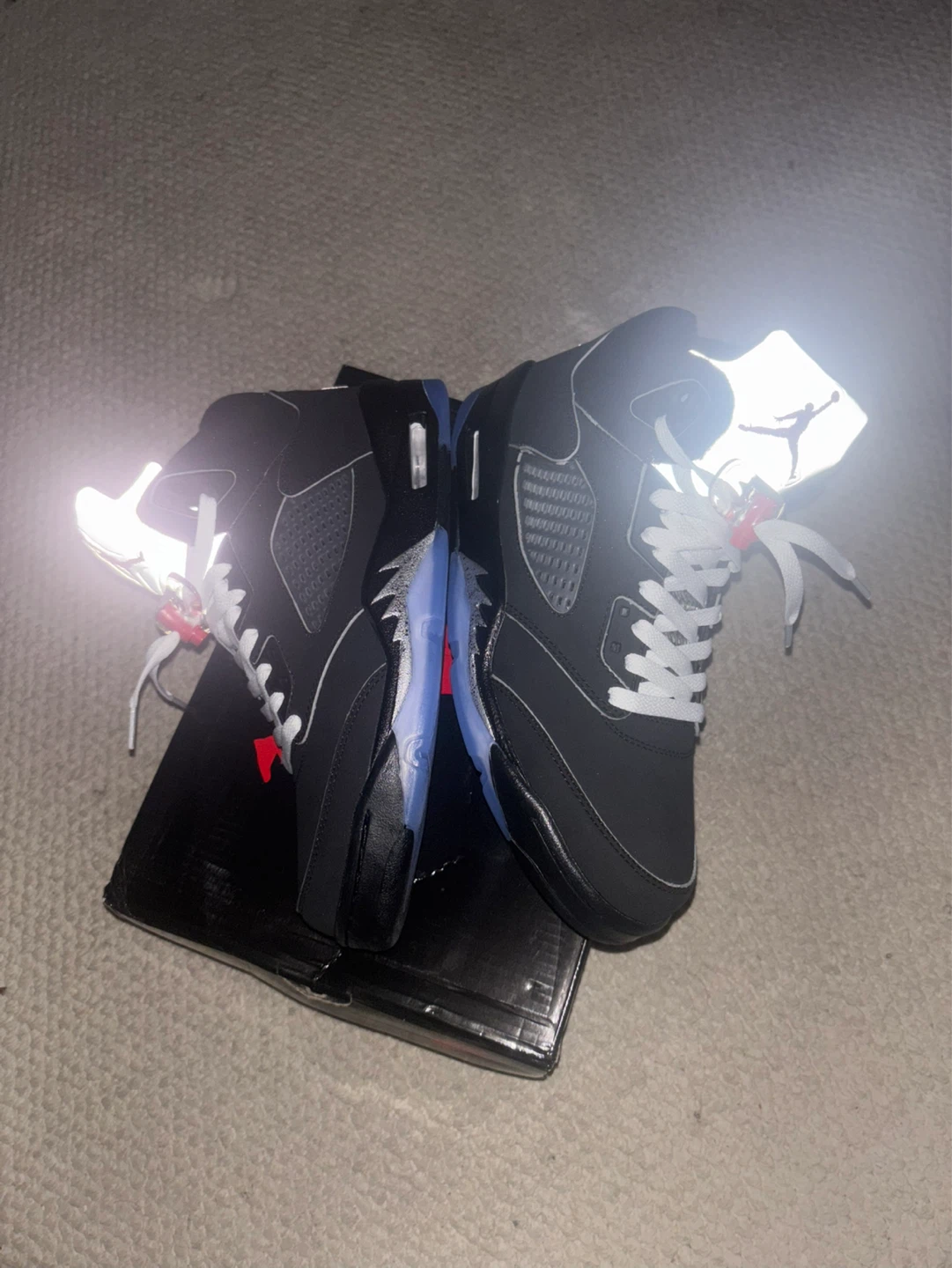 Jordan 5 Retro metallic - photo 3