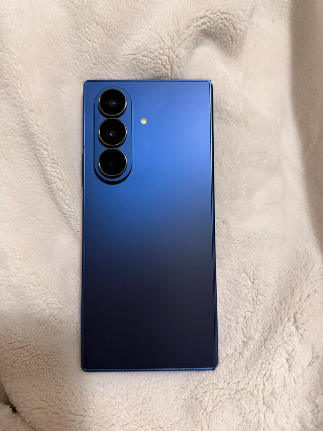 Samsung Galaxy Z Fold7 Blue Smartphone - photo 3