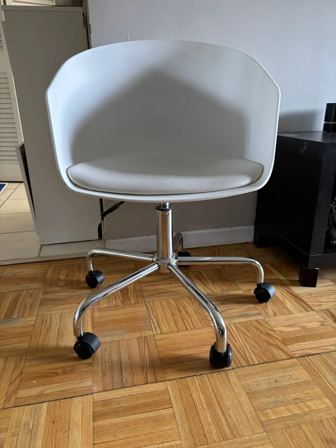 White office chair with wheels