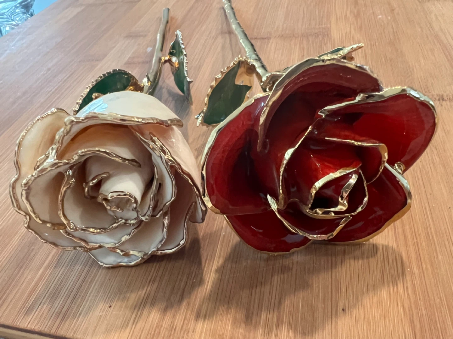 The forever rose - gold tipped roses (2)