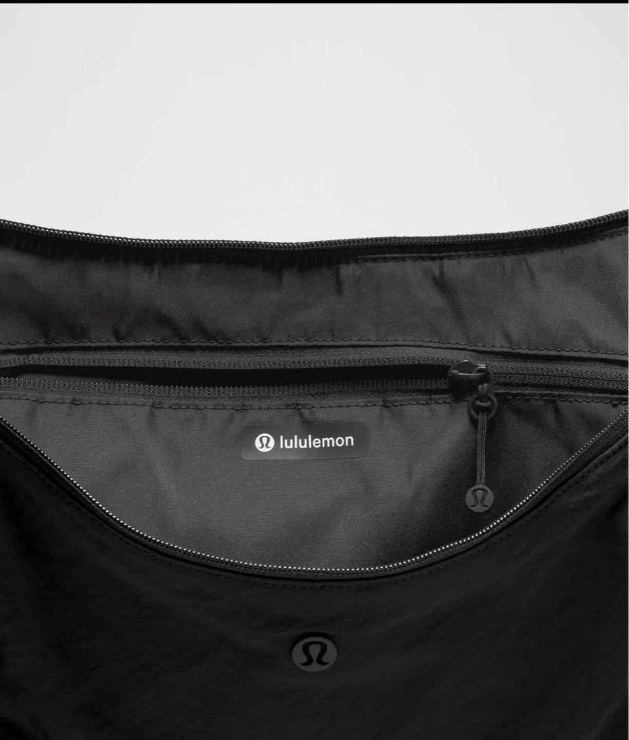 Lululemon Black slouchy sling bag 13L - photo 3