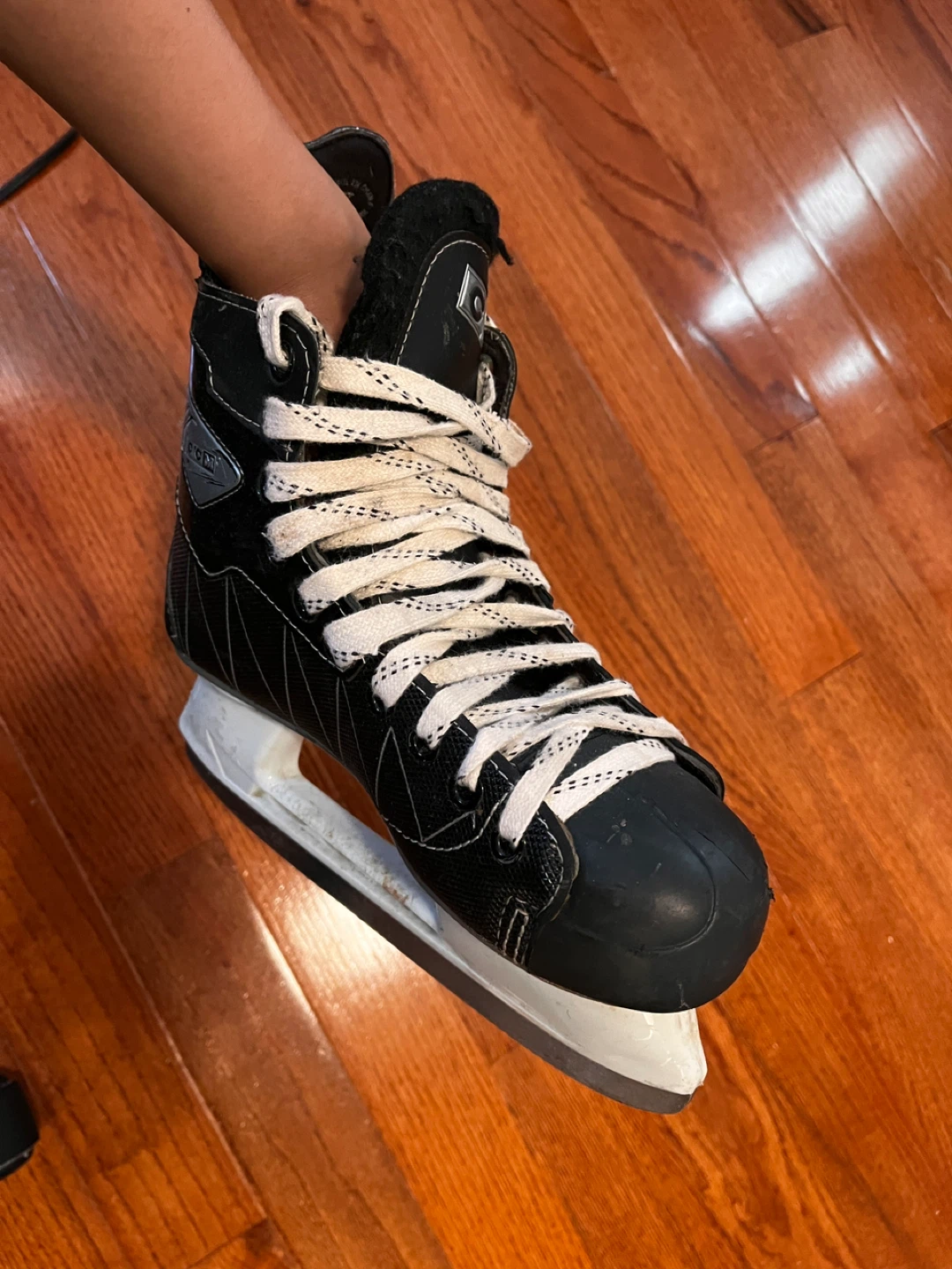 Hockey Skates Size 7 - photo 2