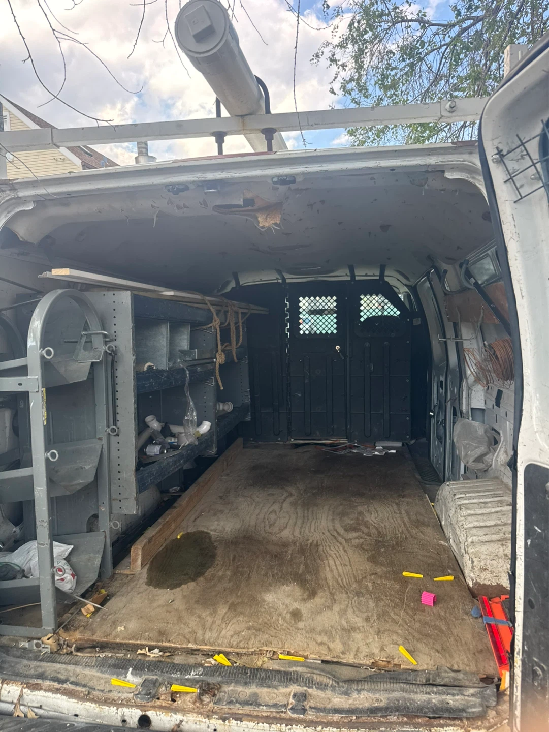 2008 Ford E-250 Super Duty Cargo Van - photo 3