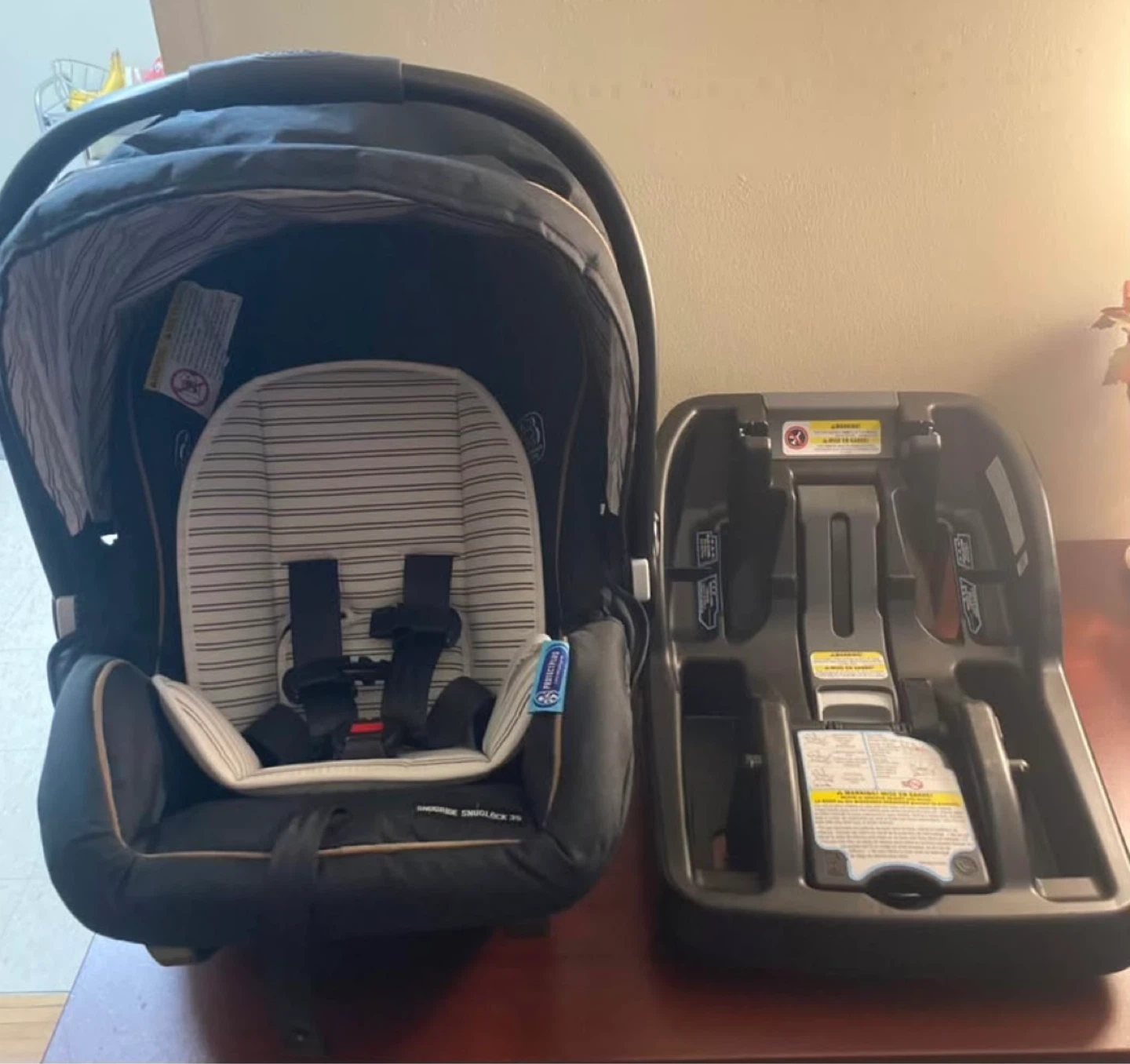 Graco SnugRide 35 Infant Car Seat with Base - photo 2