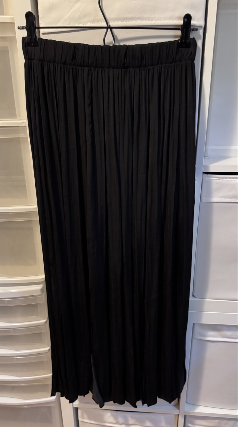 Top Shop Black Pleated Maxi Skirt with Slits Size 4