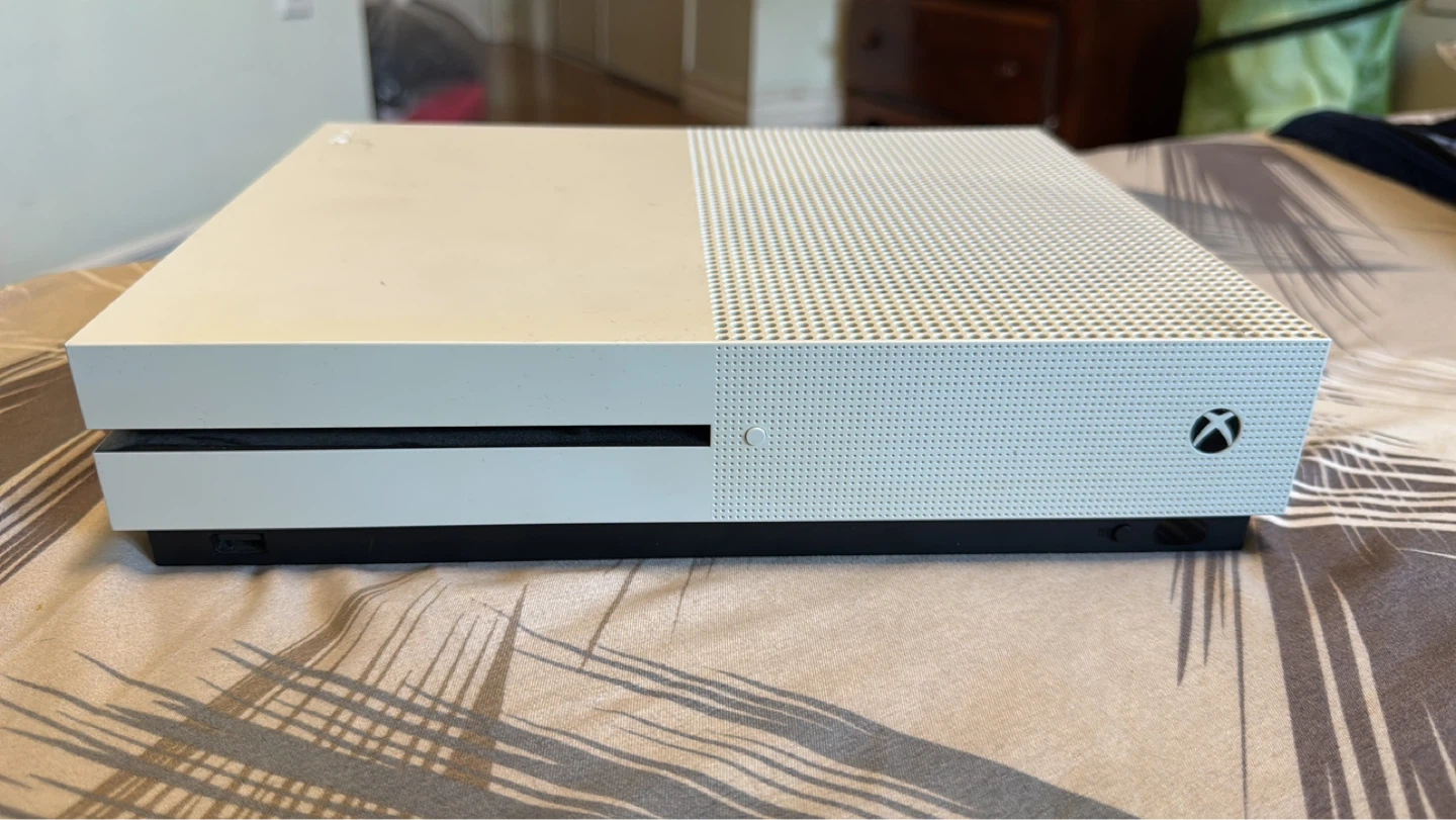 Xbox One S & Xbox 360 Bundle + Games + 3 Controllers