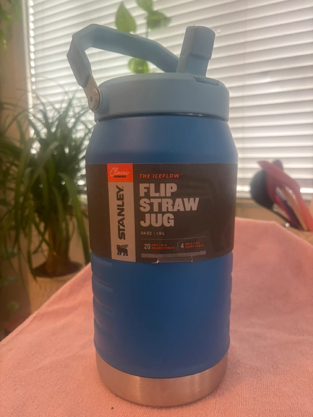 Stanley The IceFlow Flip Straw Jug