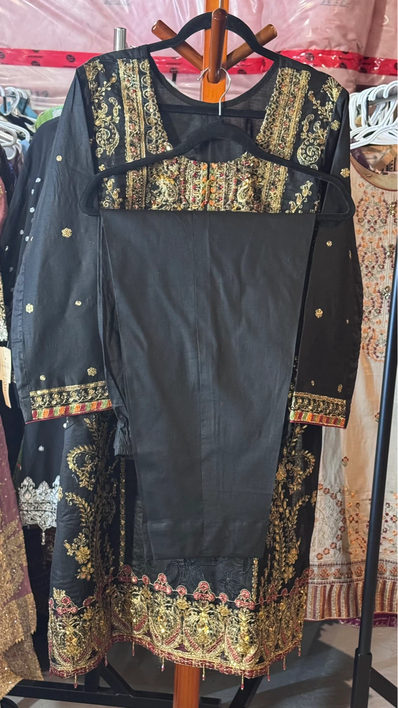 Embellished Black suit with Gold Dupatta - photo 3