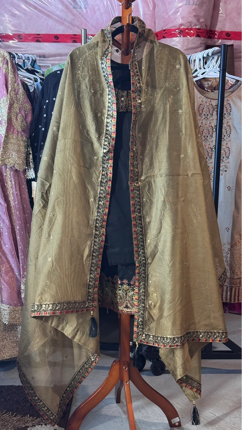 Embellished Black suit with Gold Dupatta - photo 4