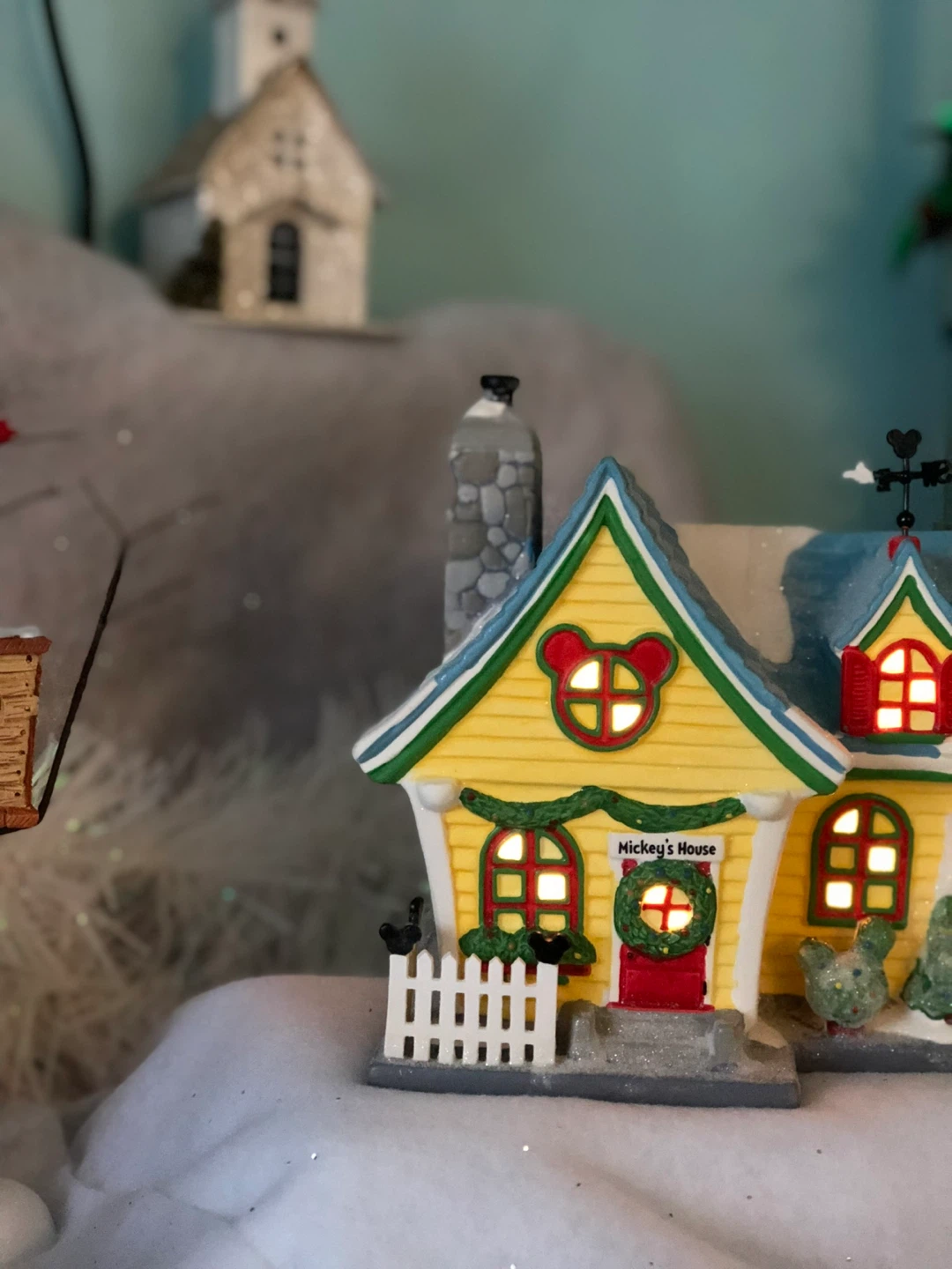 Disney Mickey's Christmas Village Houses Dept 56 - photo 4