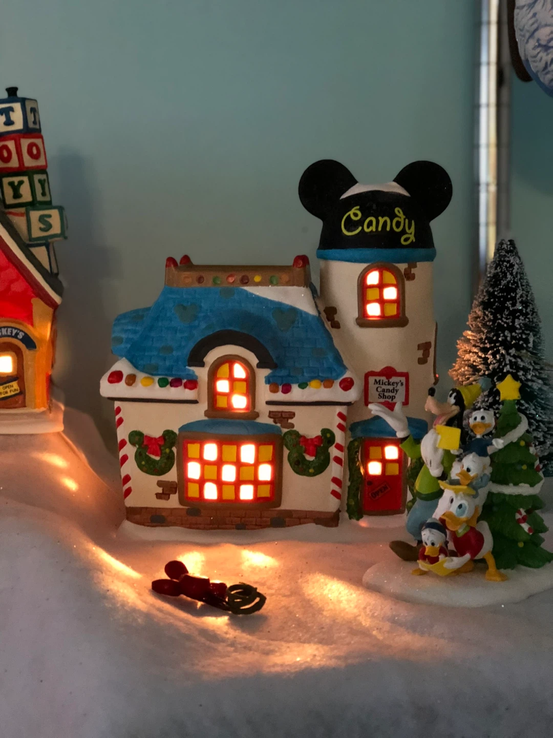 Disney Mickey's Christmas Village Houses Dept 56 - photo 5