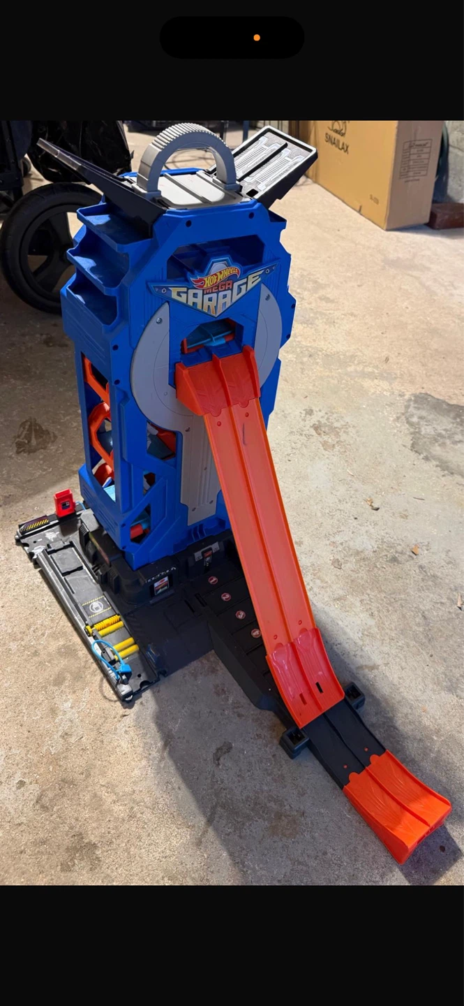 Hot Wheels Mega Garage Playset