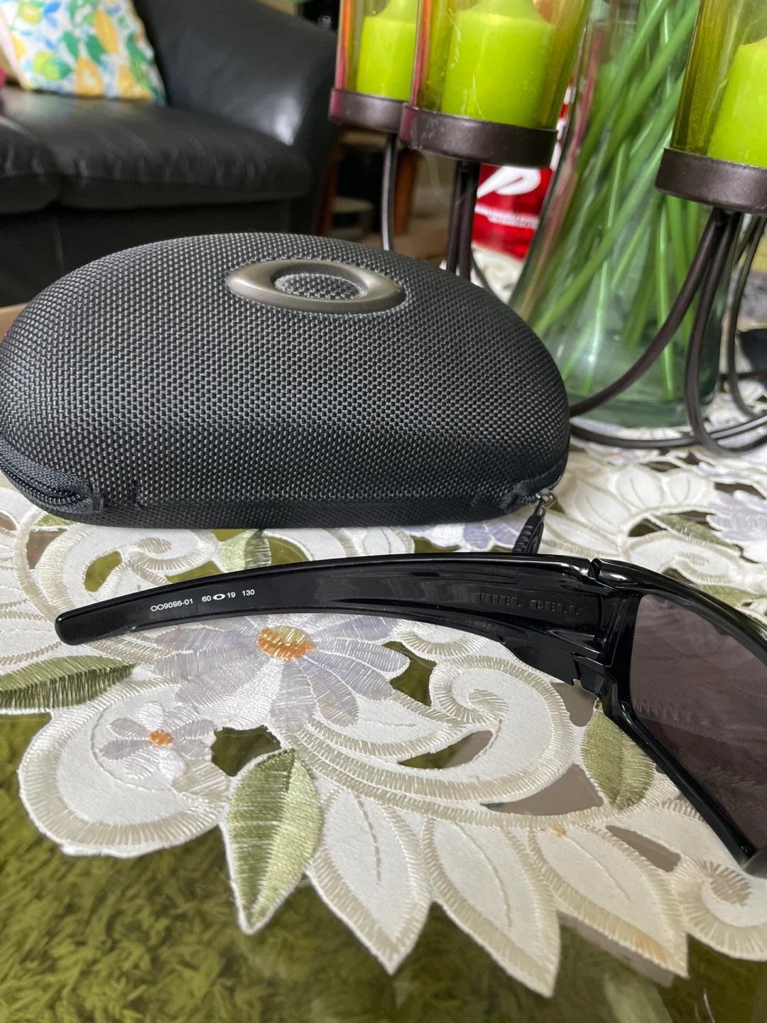 Oakley Sunglasses with Case - photo 3