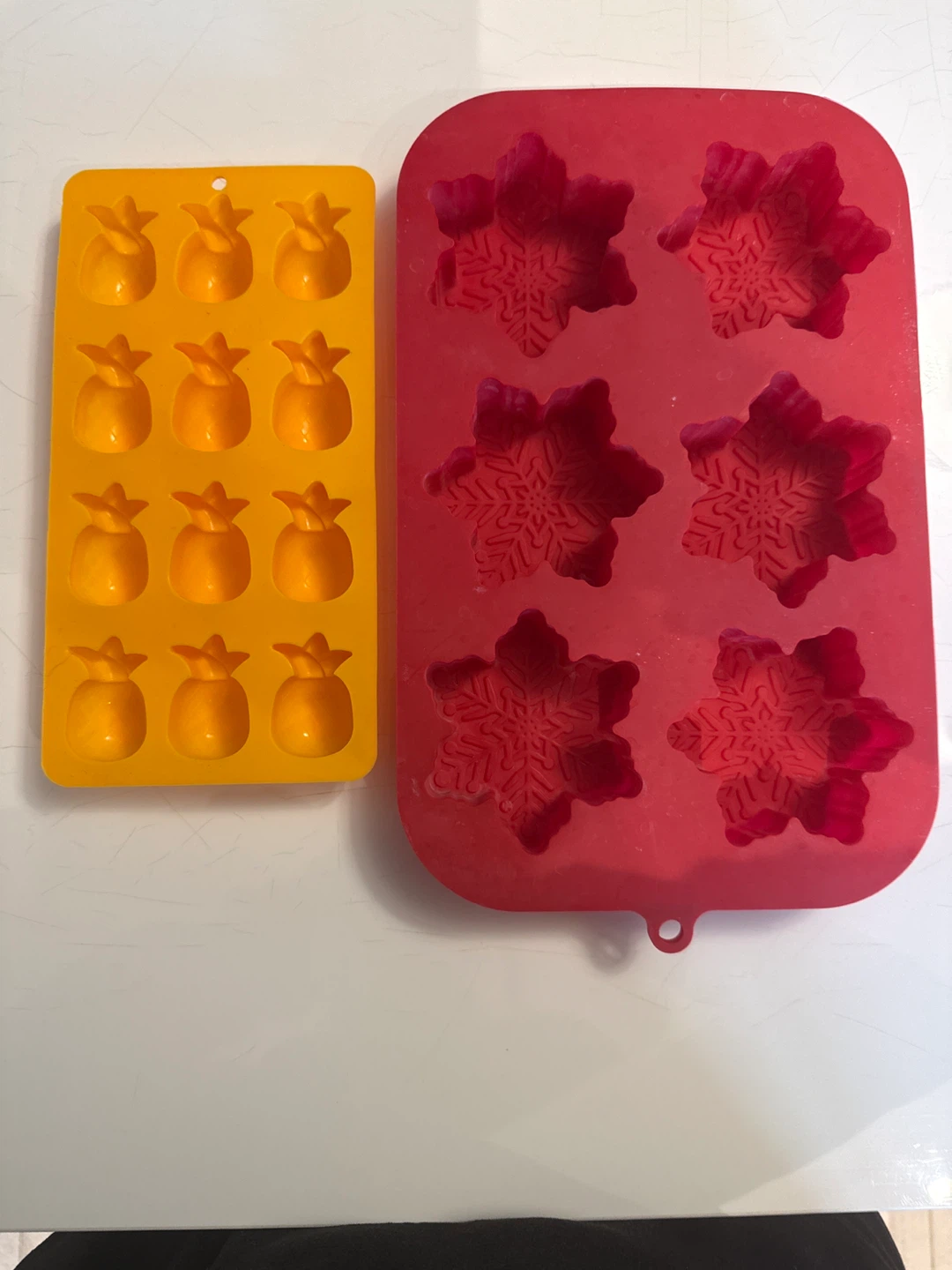 Silicone Molds - Pineapple and Snowflake Shapes