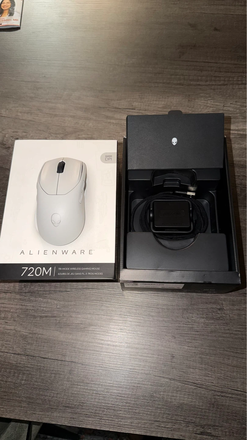 Alienware AW720M Tri-Mode Wireless Gaming Mouse - photo 3