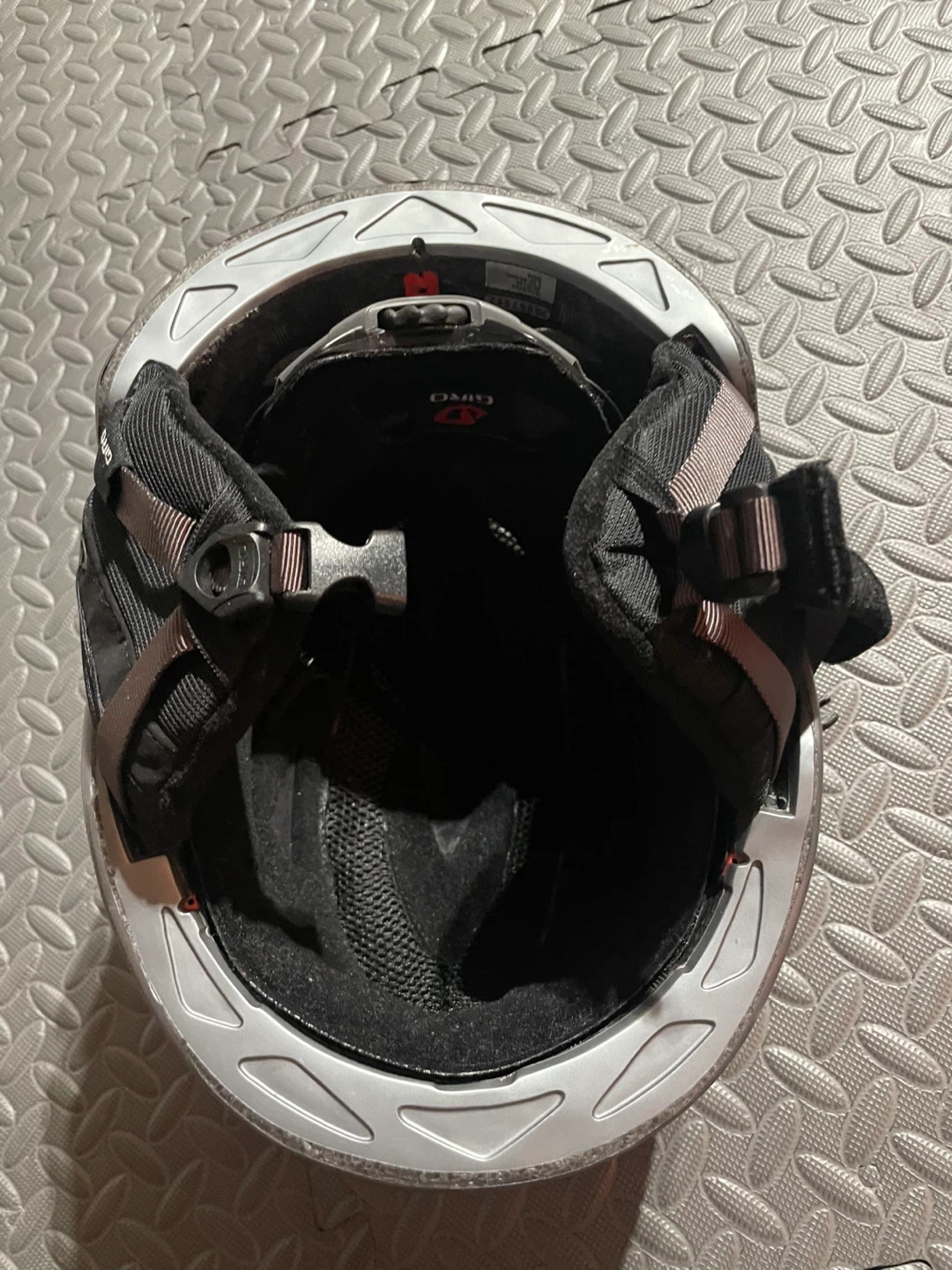 Giro Silver Ski/Snowboard Helmet - photo 2