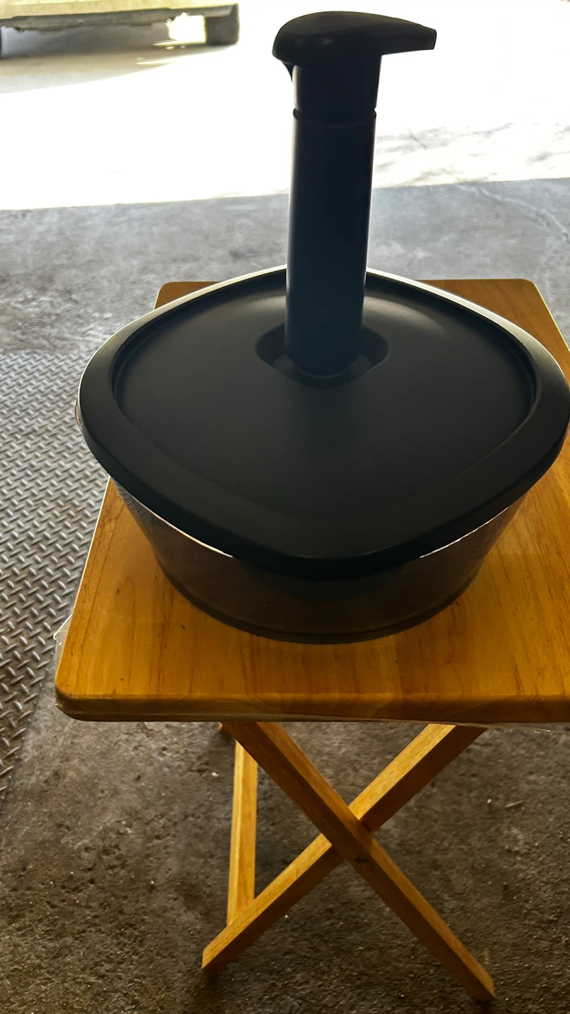 Food Storage Container with Vacuum Pump Lid