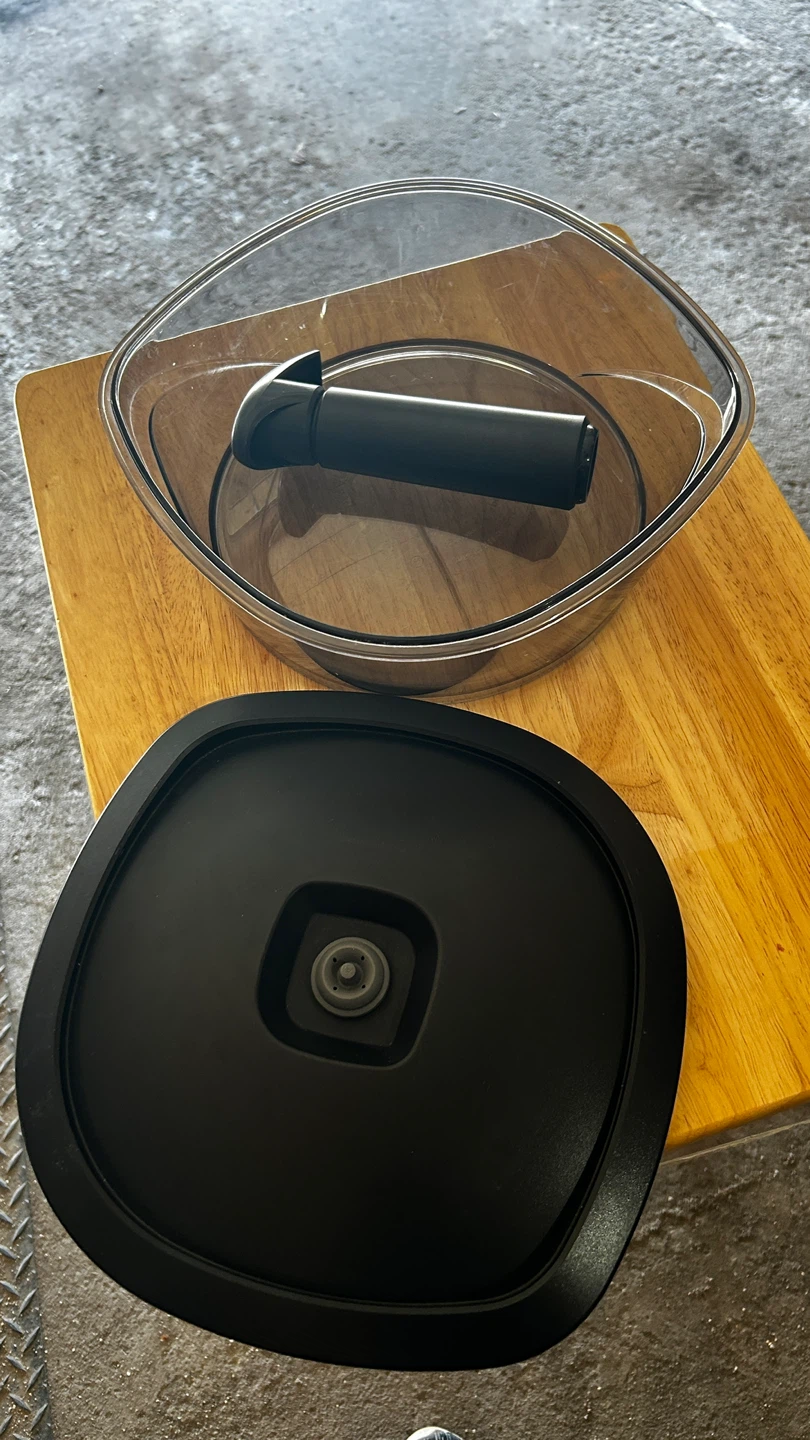 Food Storage Container with Vacuum Pump Lid - photo 2