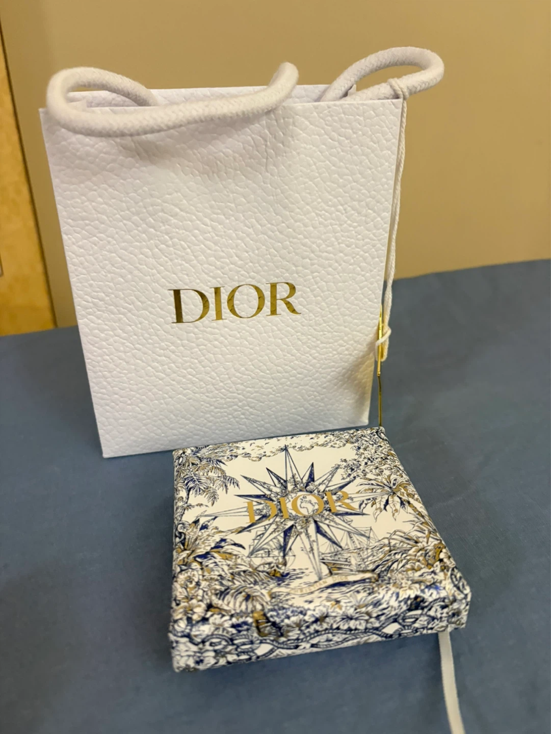 Dior Gift Set with Star Charm and Shopping Bag - photo 2