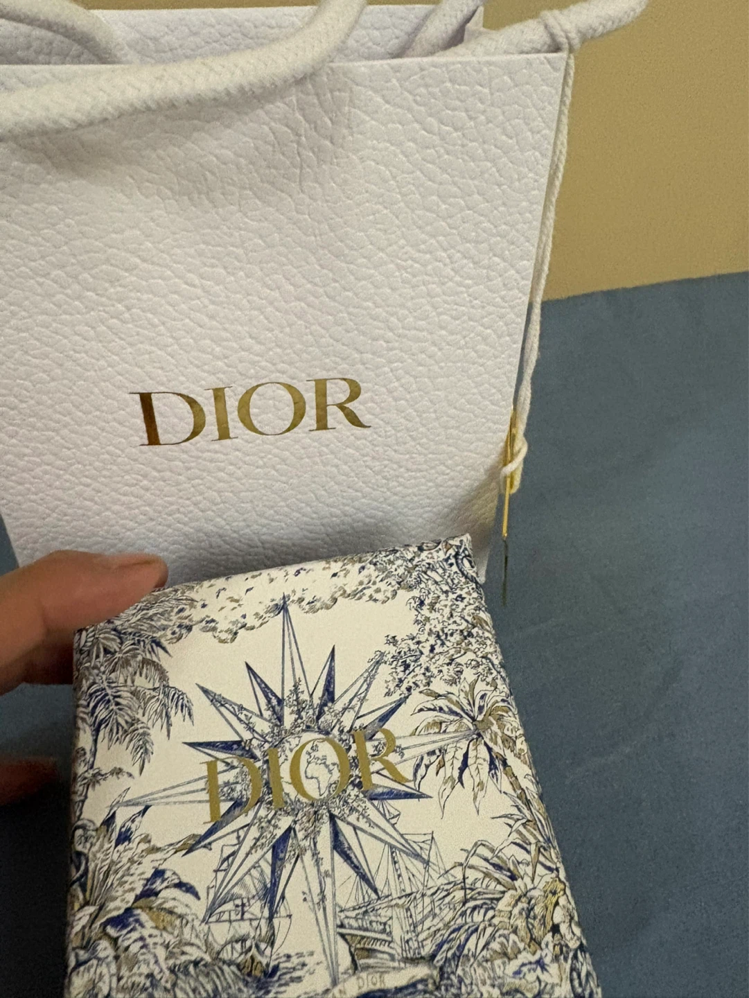 Dior Gift Set with Star Charm and Shopping Bag - photo 4