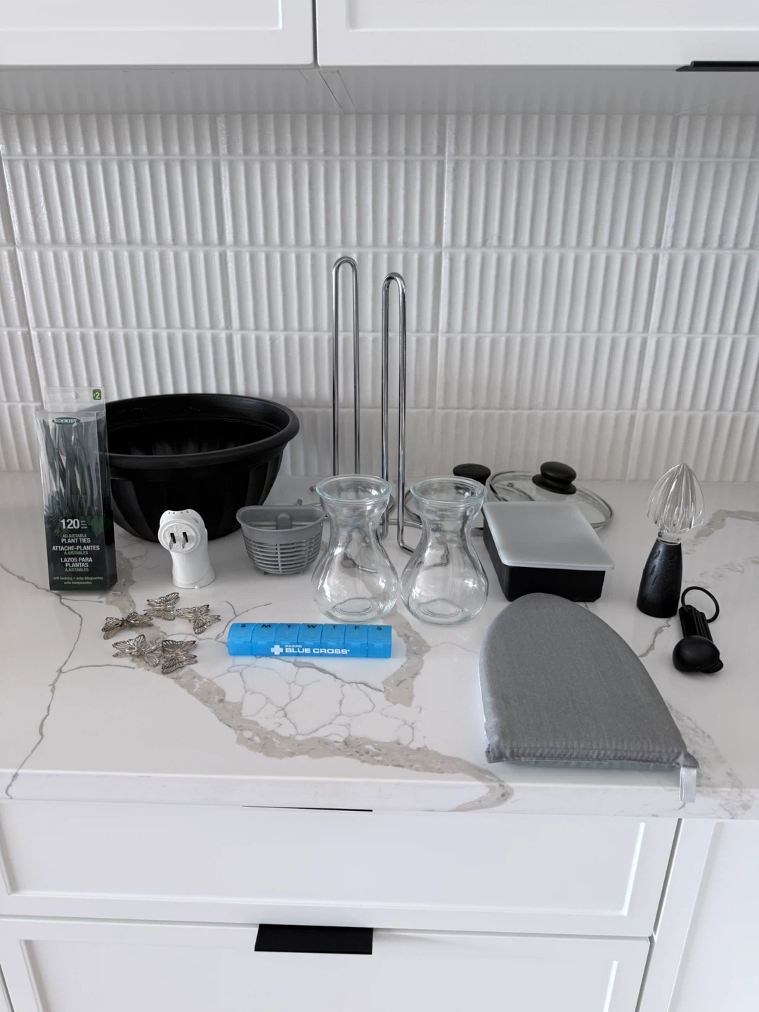 Garrage sale-Assorted Kitchen and Gardening Gadgets