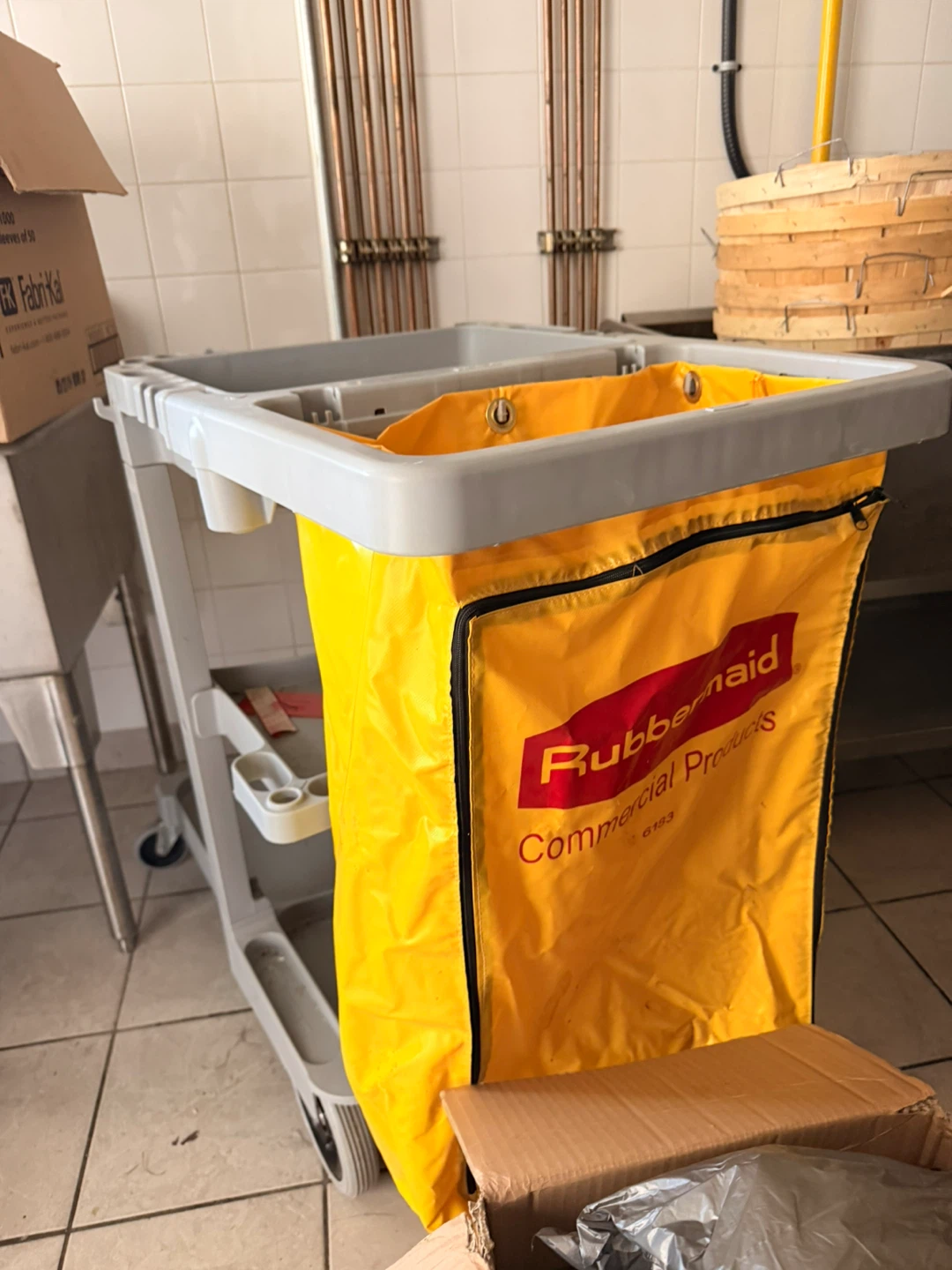Rubbermaid Commercial Products Cleaning Cart - photo 2