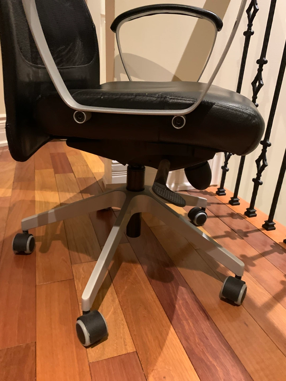 Black Mesh Back Office Chair - photo 4