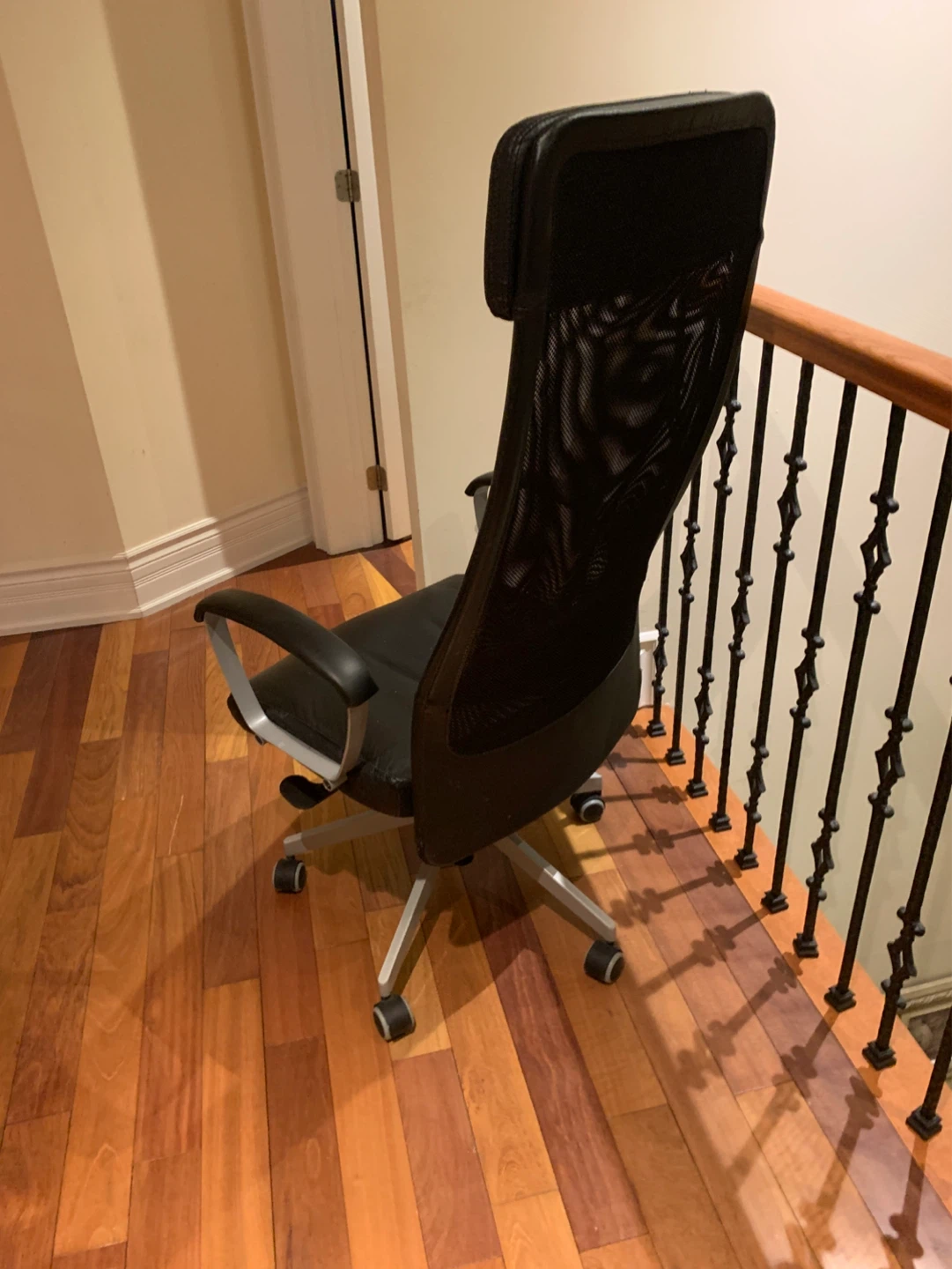 Black Mesh Back Office Chair - photo 2