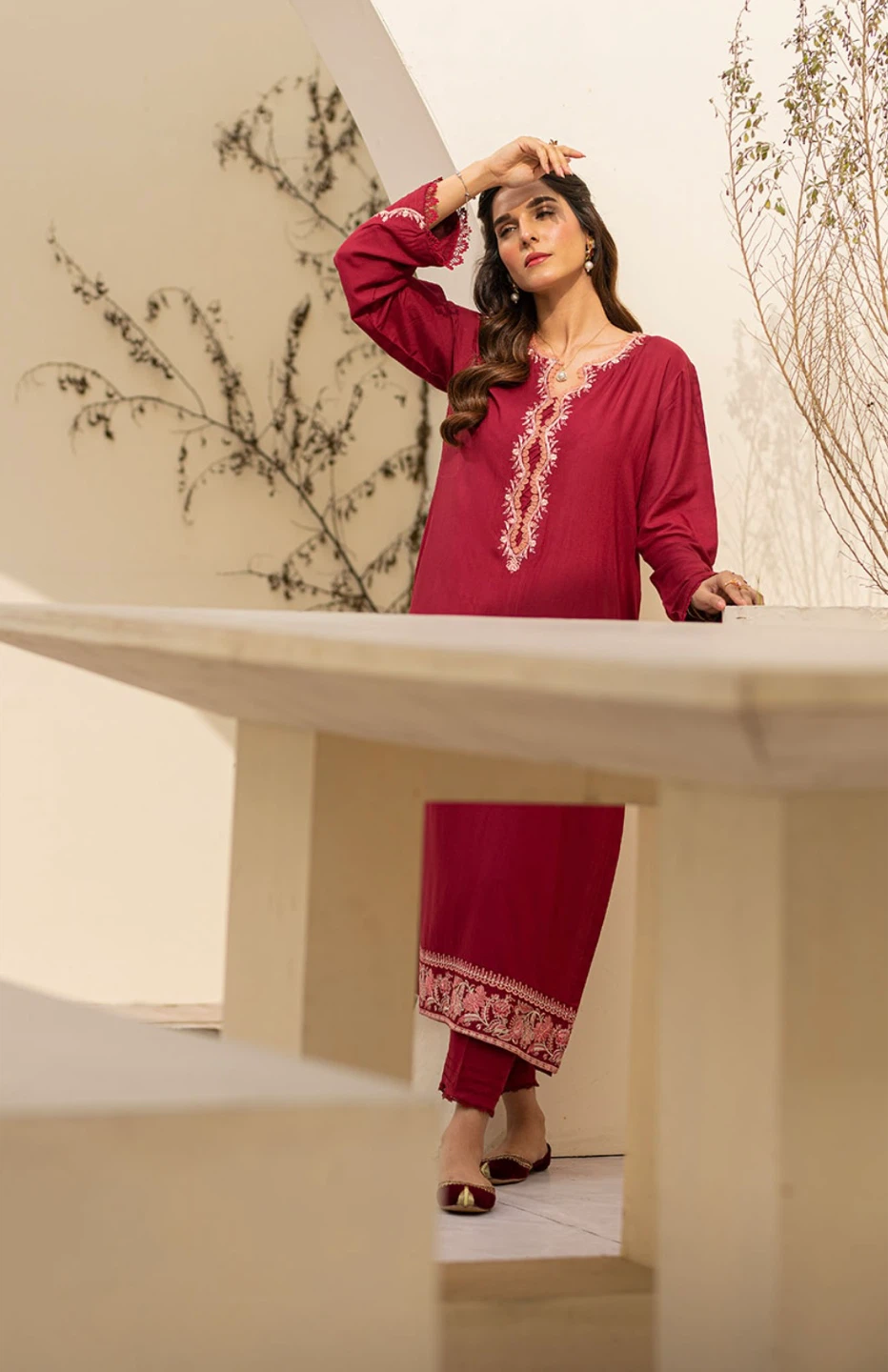 Red embroidered two piece suit - photo 2