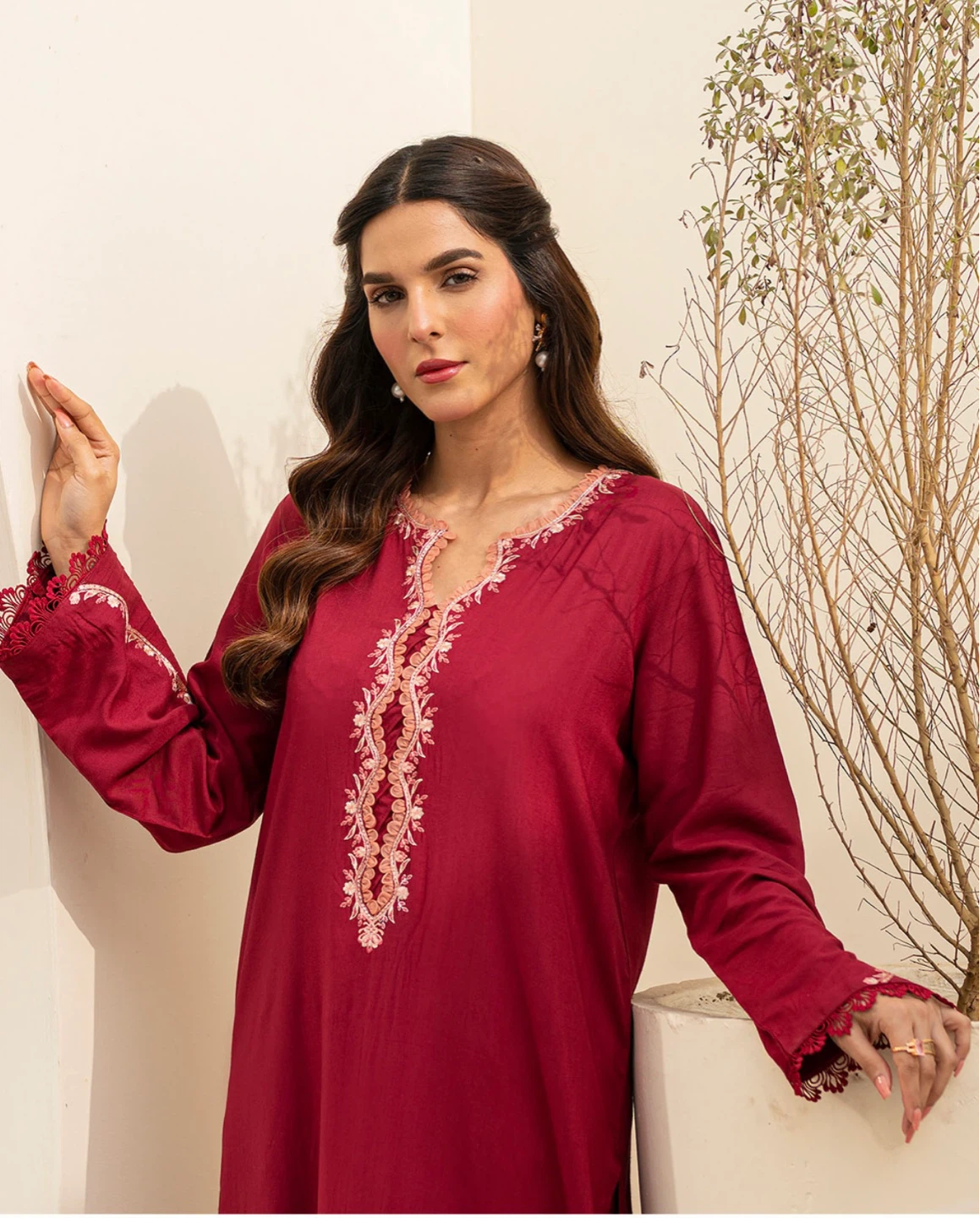 Red embroidered two piece suit - photo 3