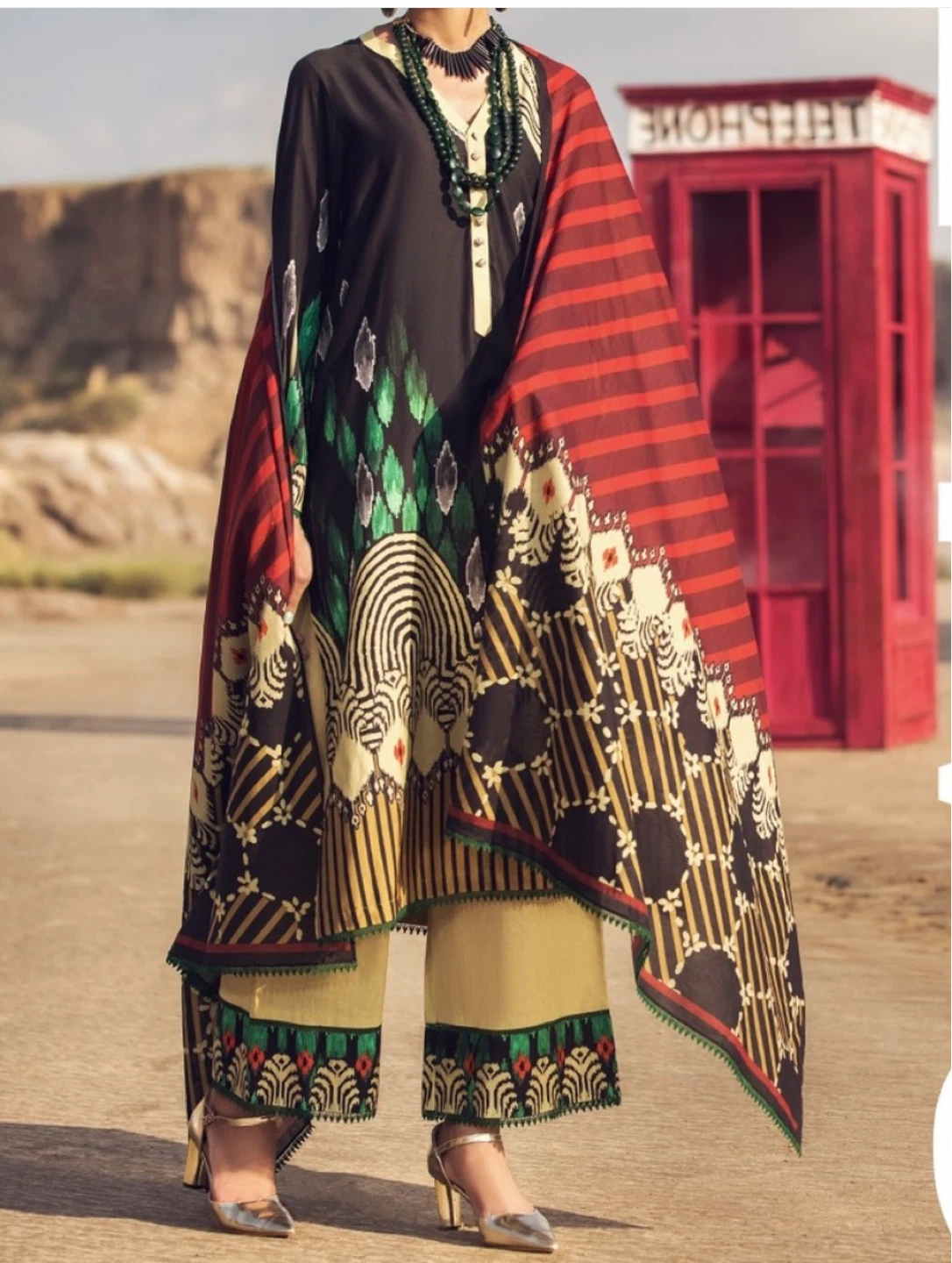 Almirah 3-piece suit