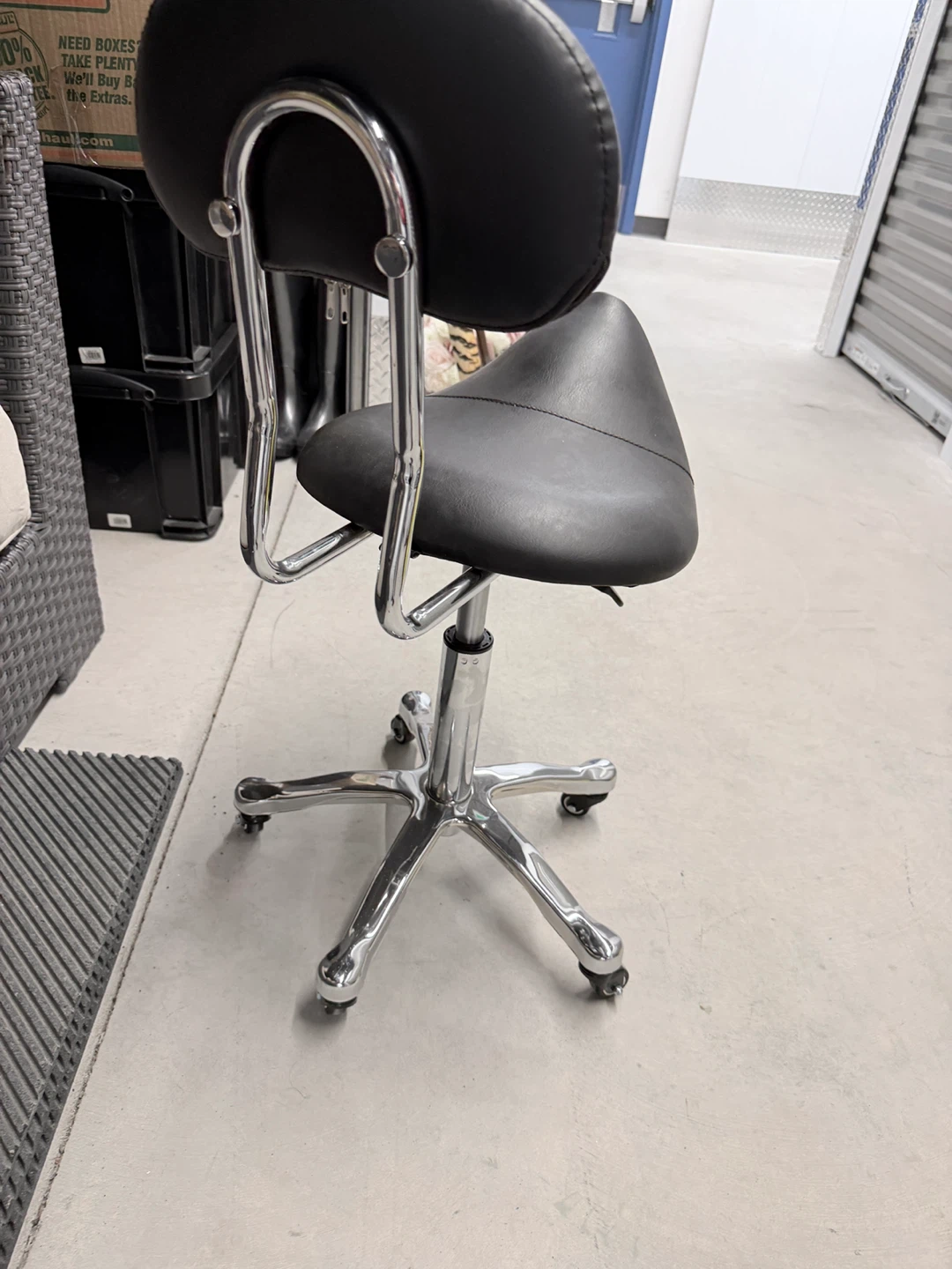 Black Saddle Seat Office Chair with Backrest