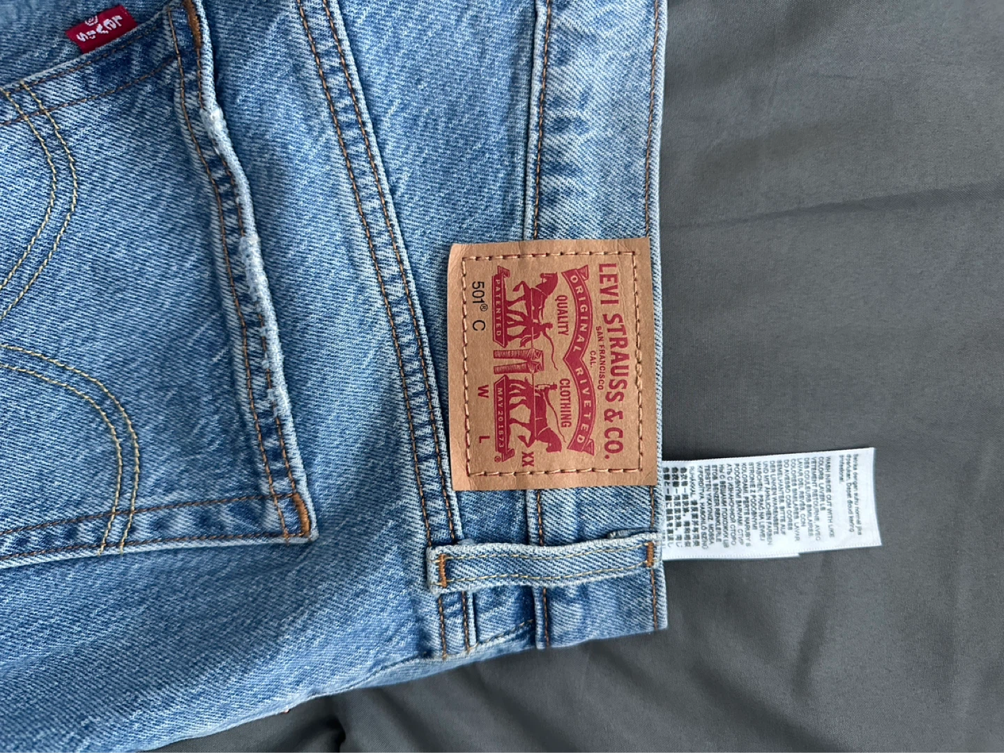 Levi's 501 Button Fly Jeans curve - photo 3