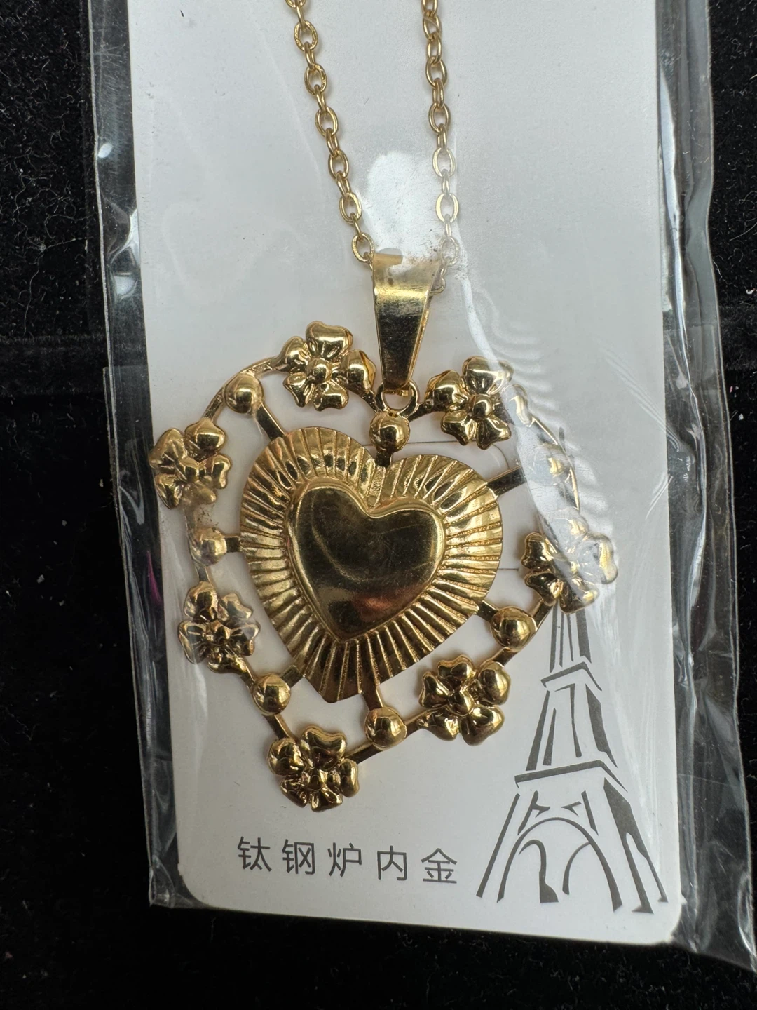 Gold tone heart pendant necklace - photo 3