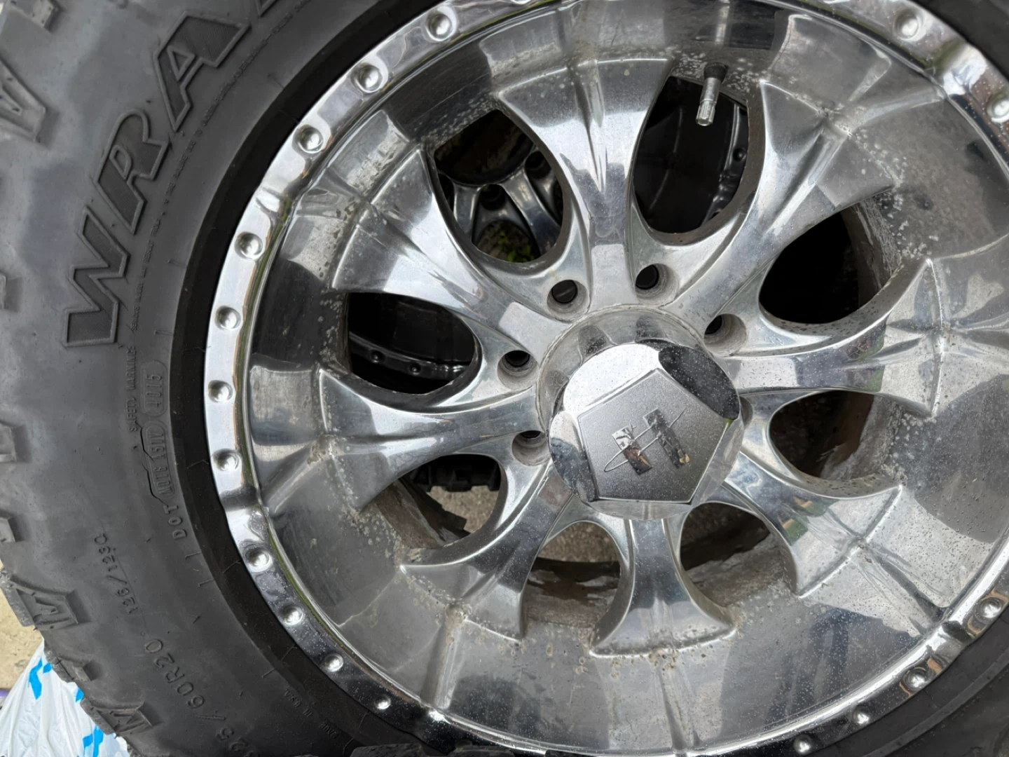 4x Chrome Wheels with Wrangler Tires - photo 4