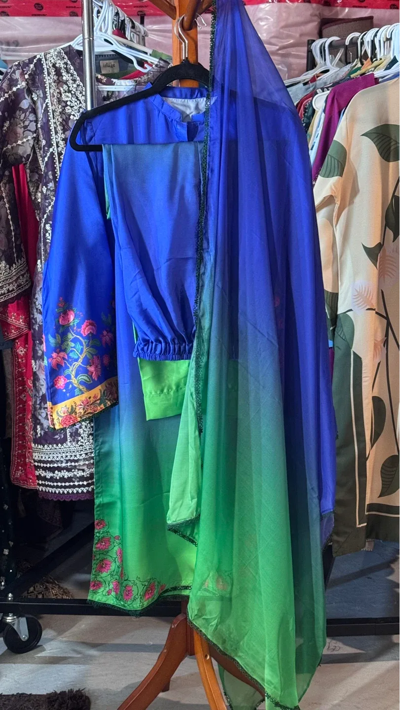 Blue and Green Ombre Kurta Set with Floral Embroidery - photo 5