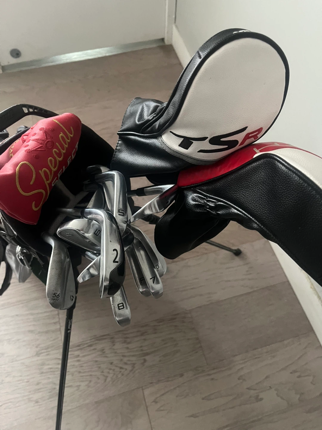 Titleist Golf Bag with Clubs and Balls - photo 4