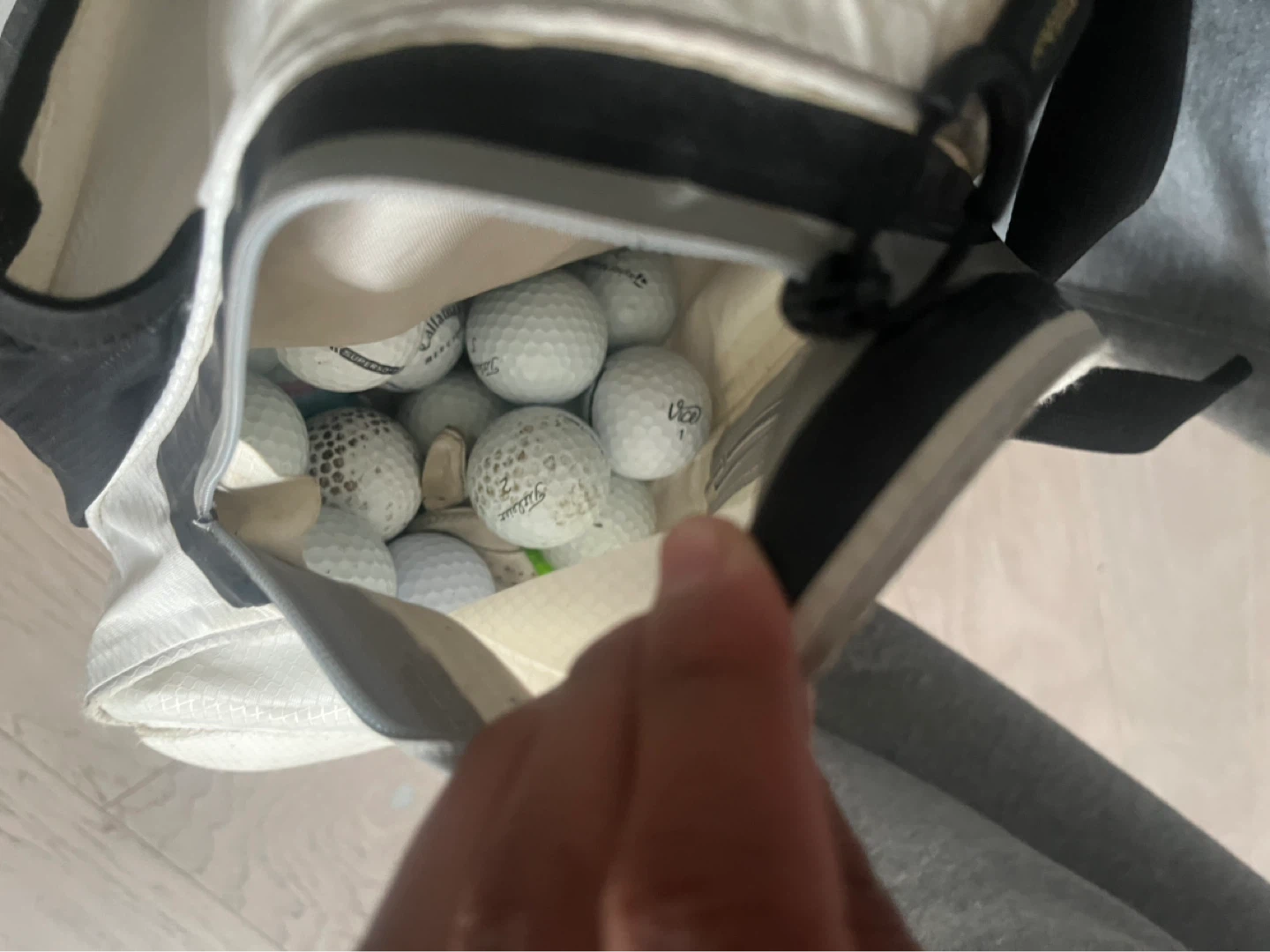 Titleist Golf Bag with Clubs and Balls - photo 3